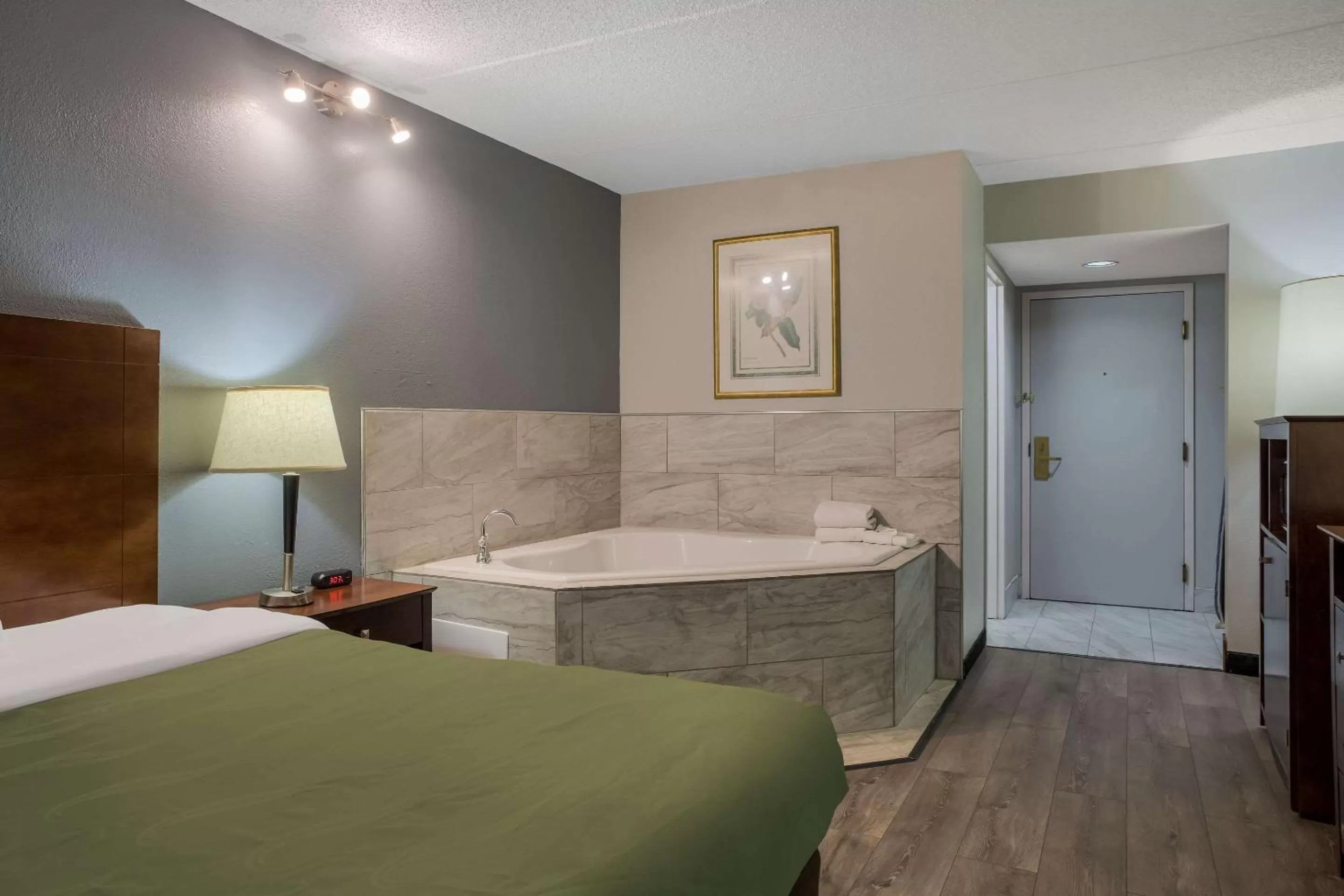 Bedroom, Bed in Quality Inn Toledo Westgate