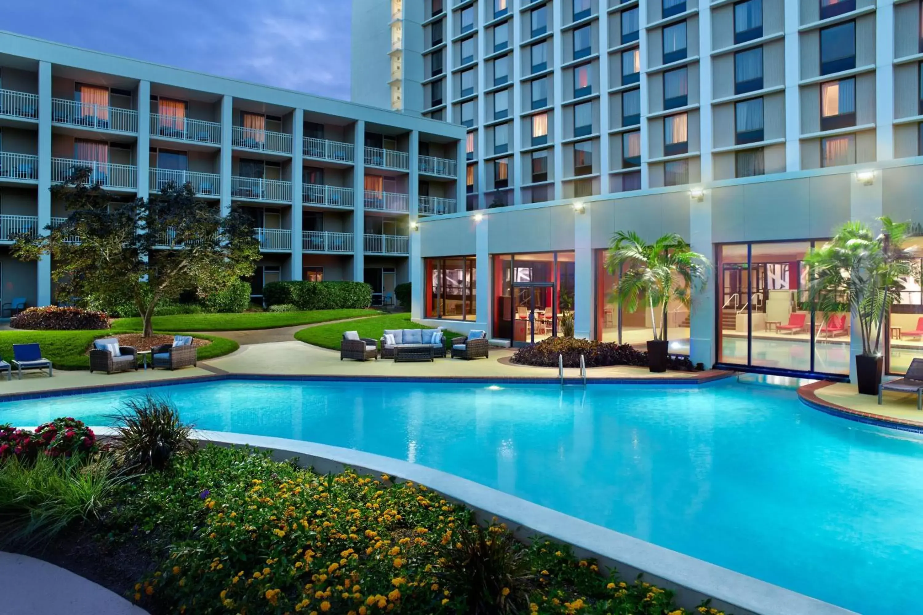 Swimming Pool in Atlanta Airport Marriott