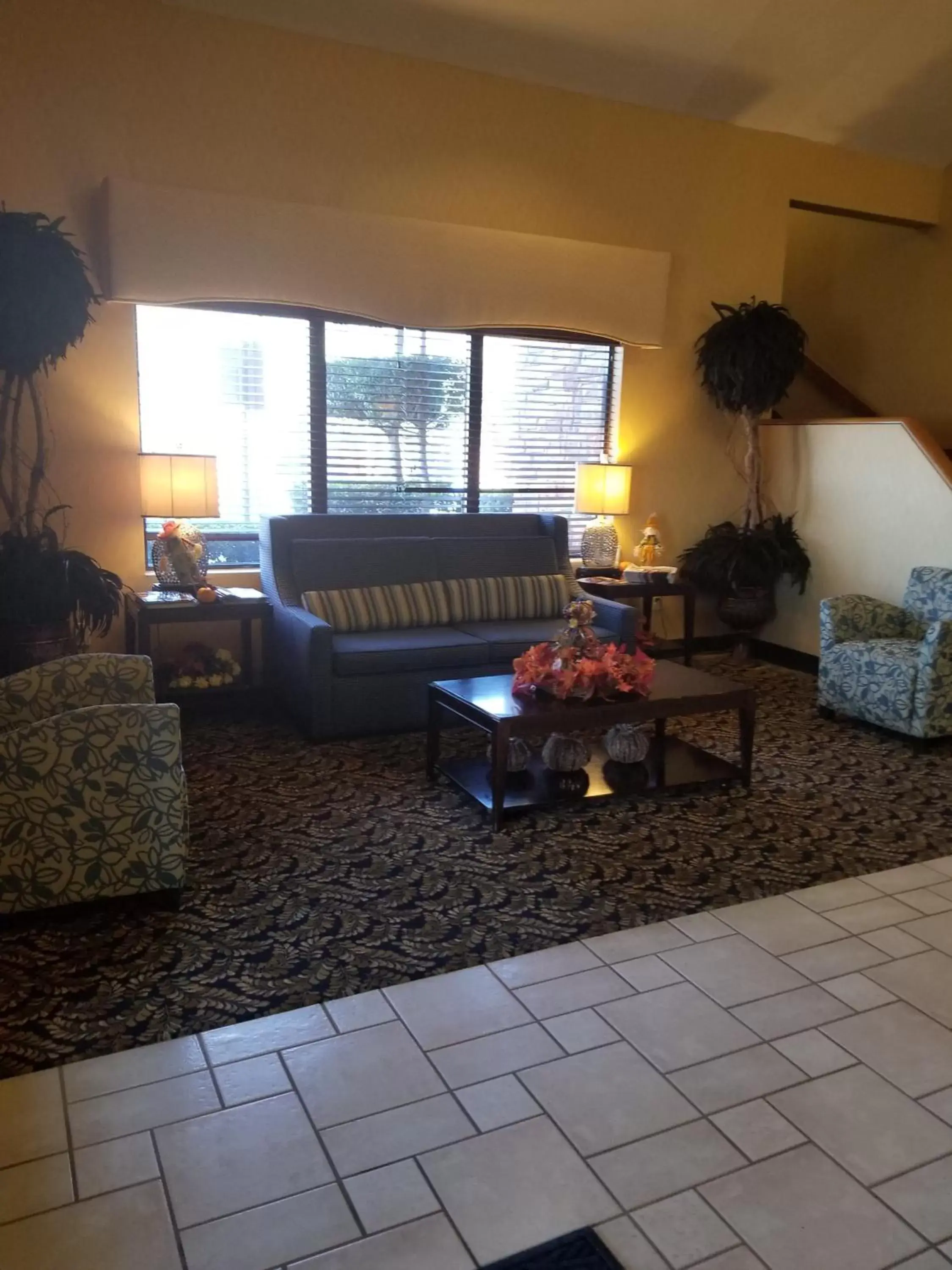 Seating Area in Days Inn by Wyndham Tulsa Central