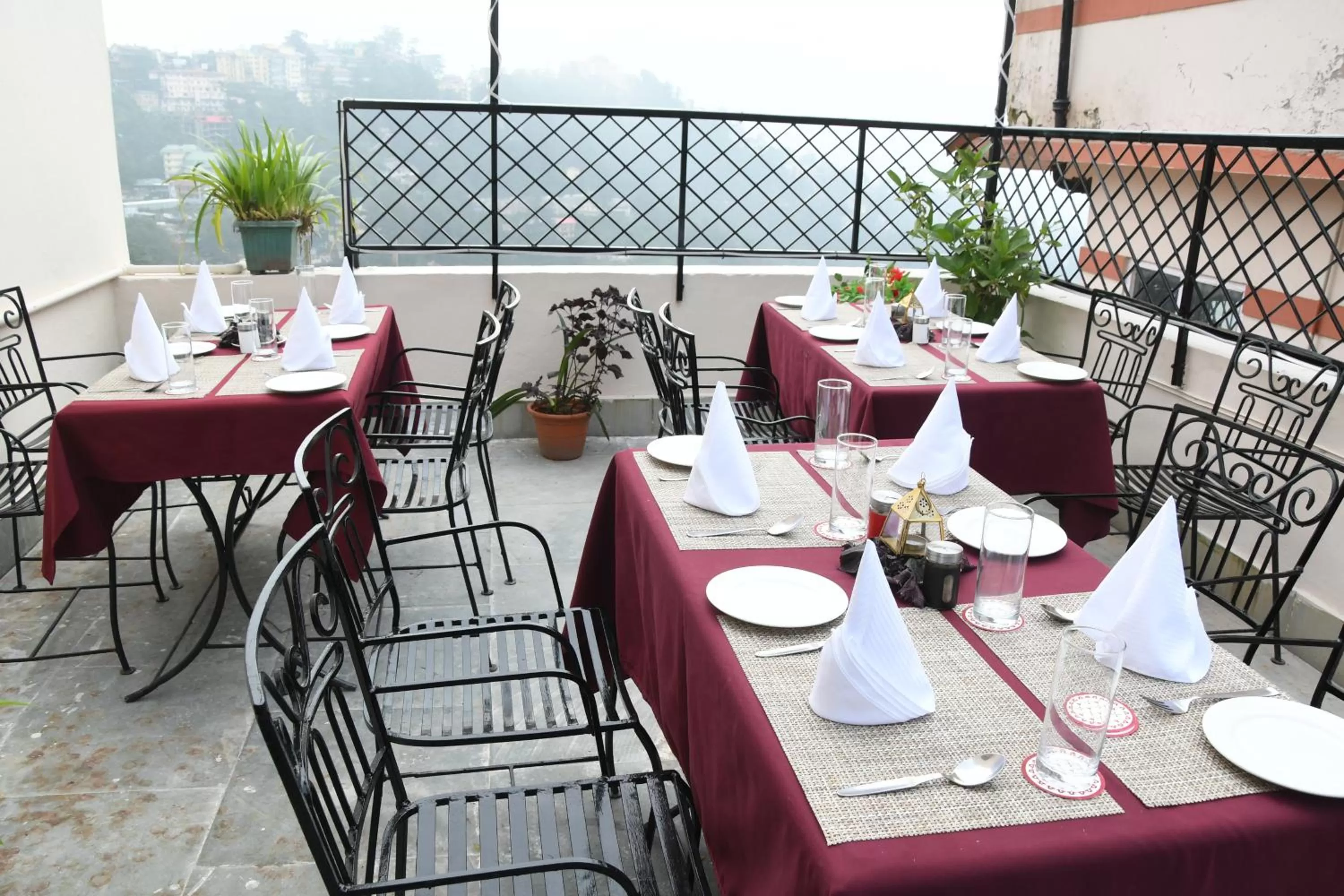 Balcony/Terrace in Auckland Hotel and Restaurant Near Mall Road