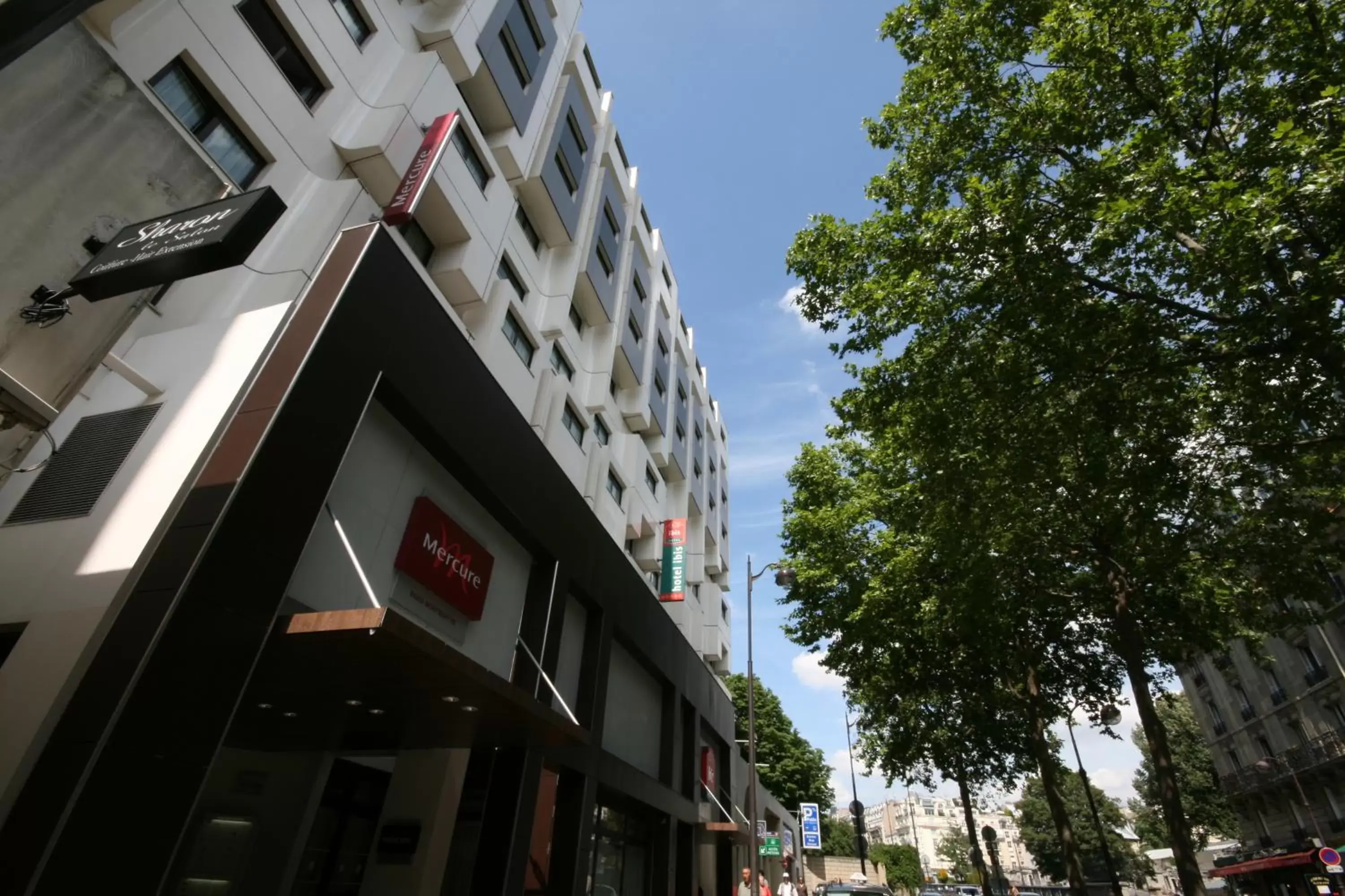 Facade/entrance, Property Building in Mercure Paris Montmartre Sacré Coeur