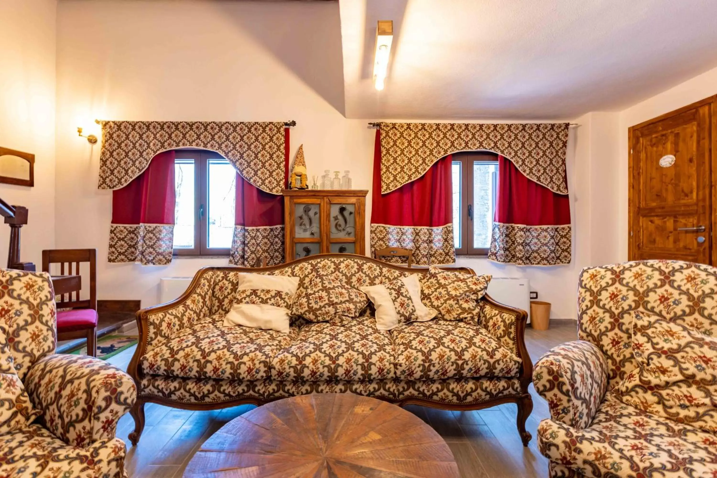 Living room, Bed in La Corteccia del Faggio
