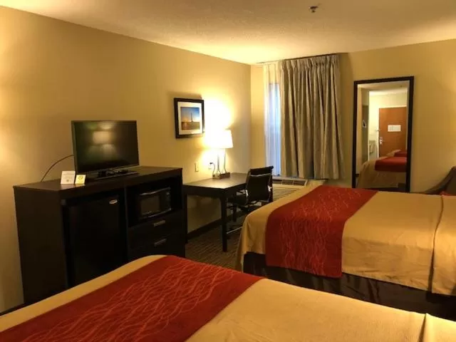 Bed in Inn at Clinton