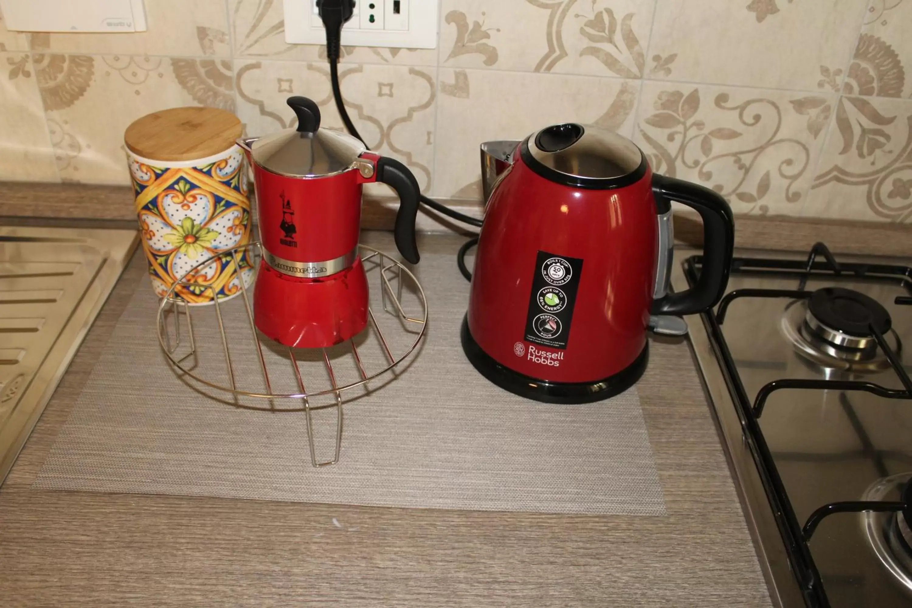 Coffee/tea facilities in Aurora BnB