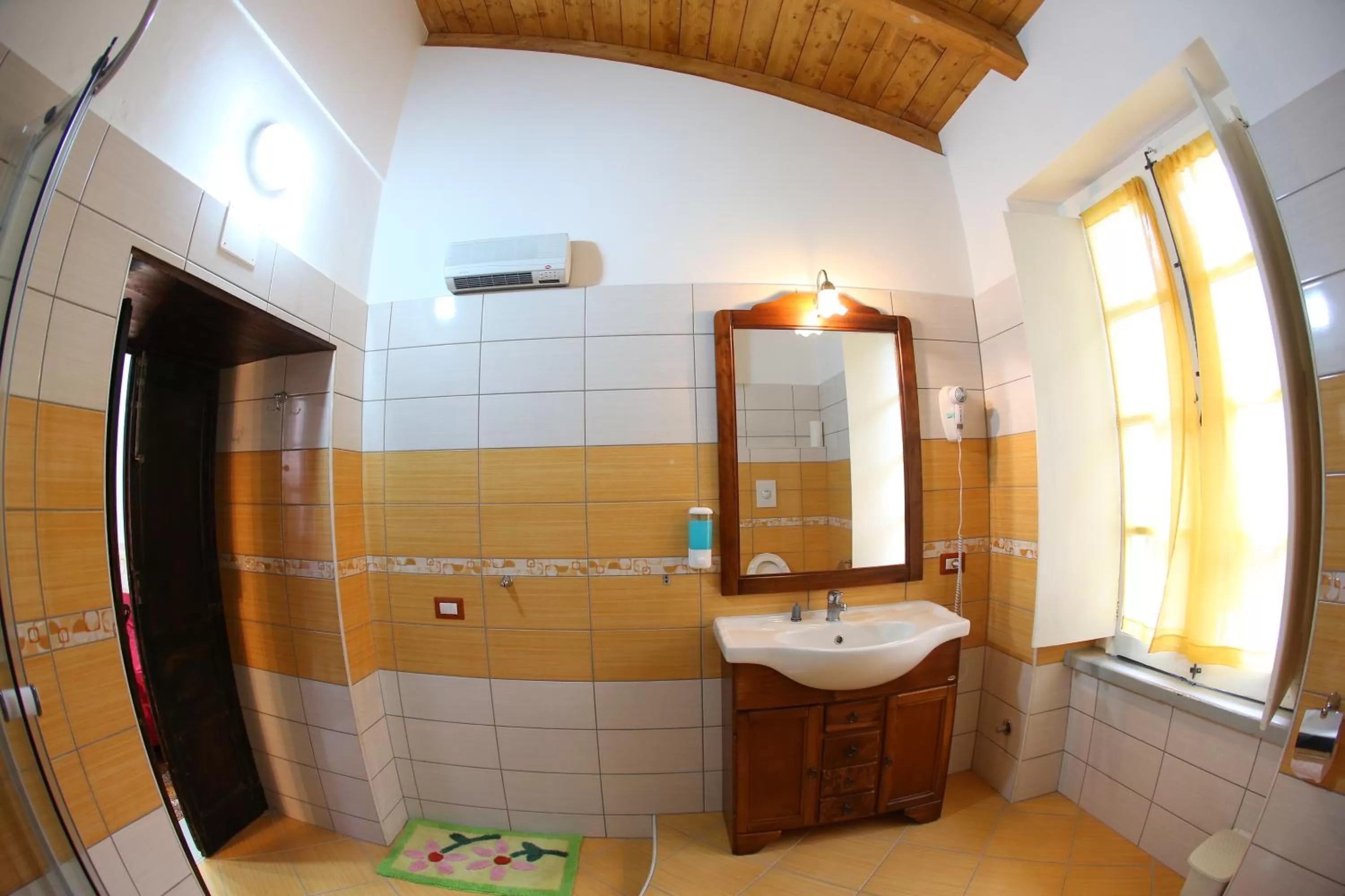 Shower in Casa Lissania