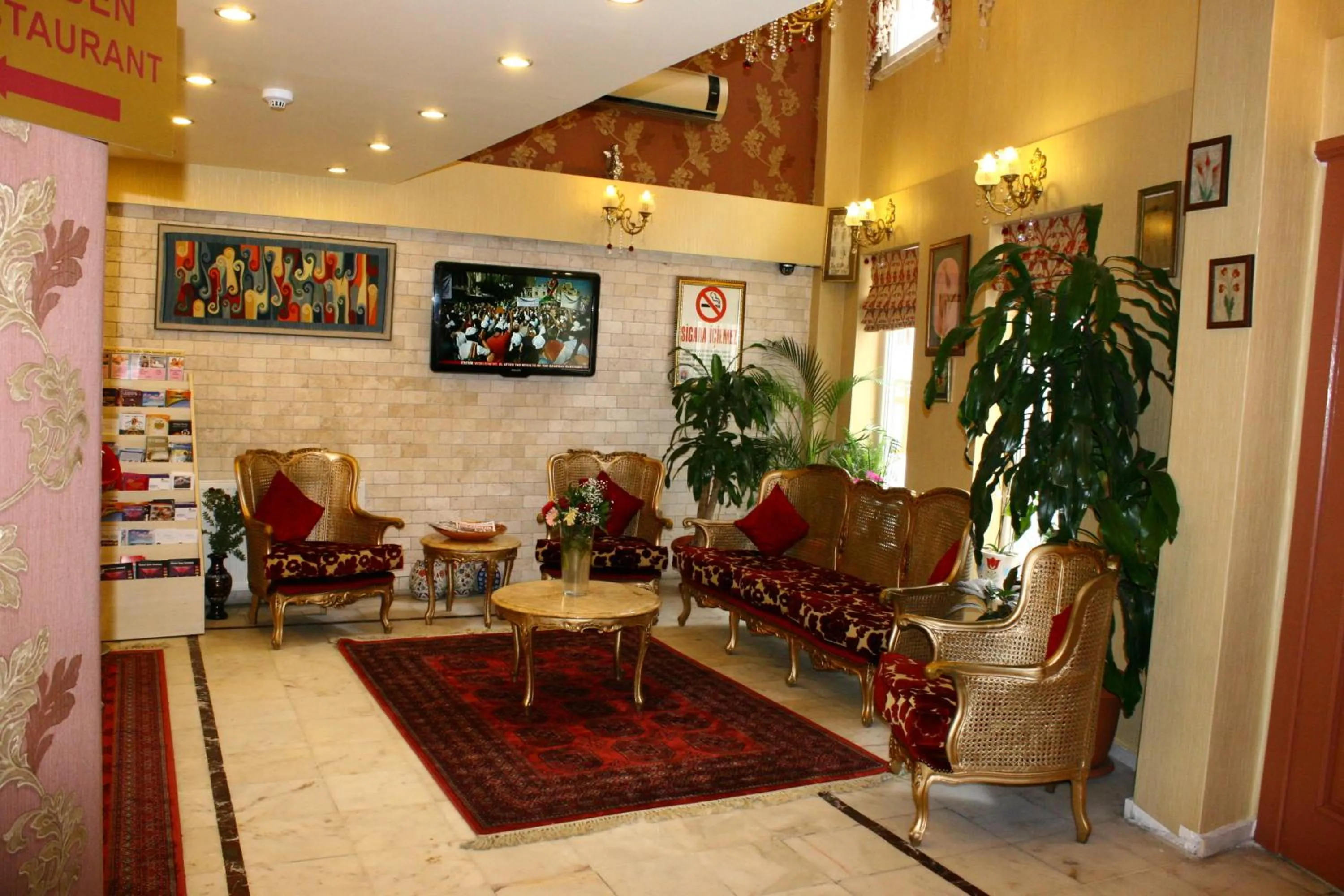 Lobby or reception in Divas Hotel