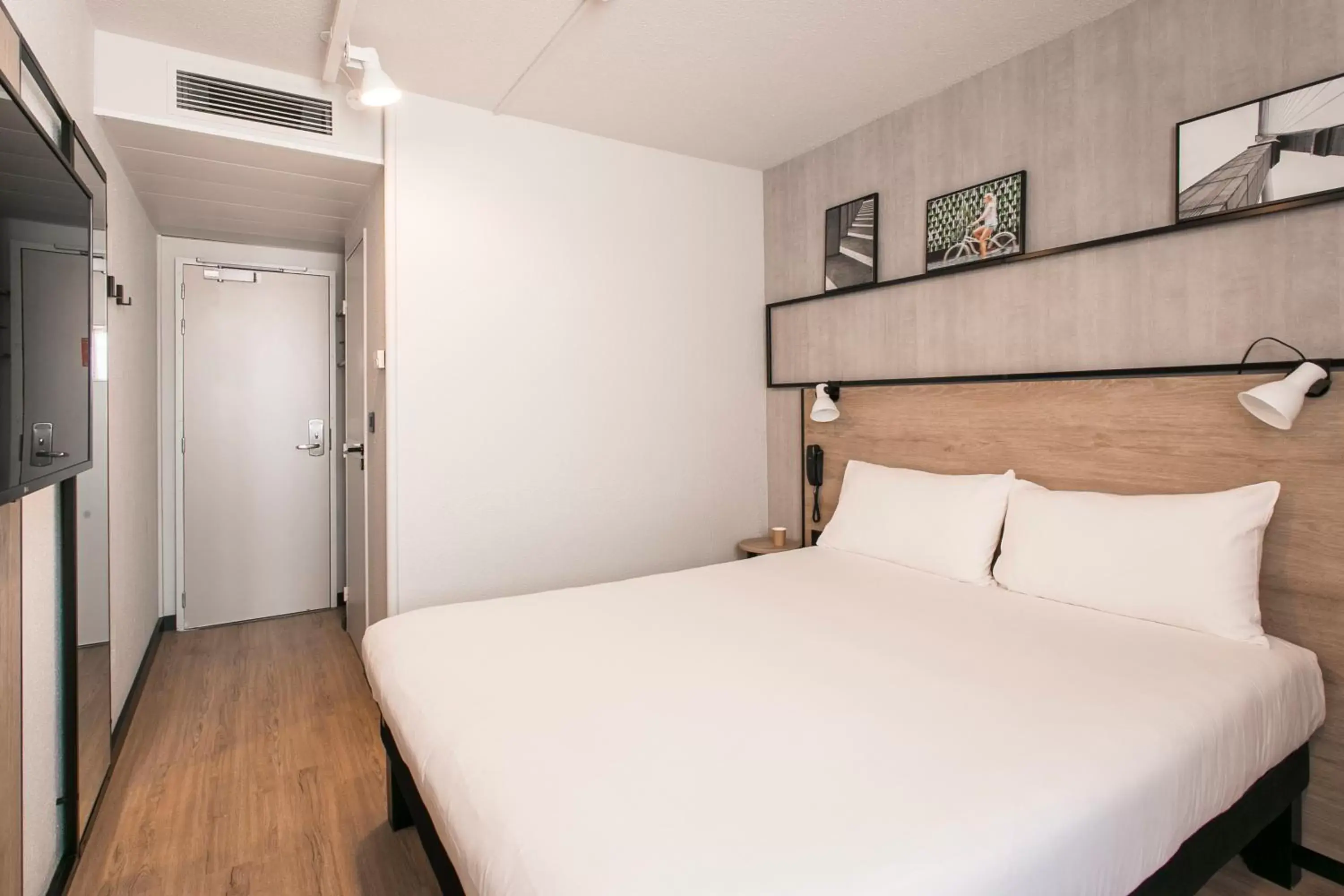 Bedroom, Bed in ibis Avignon Sud