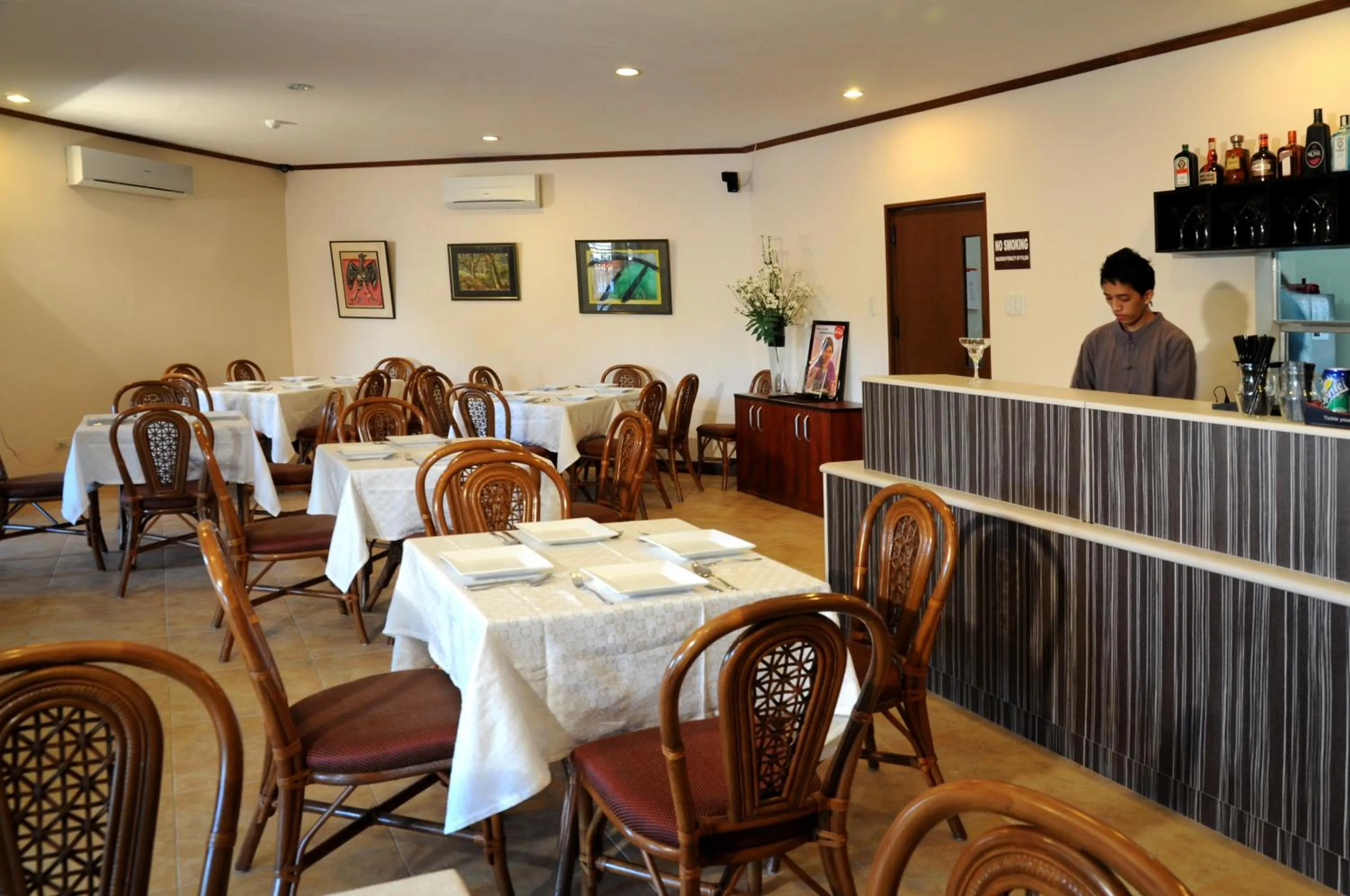 Restaurant/places to eat in Hotel Tropika