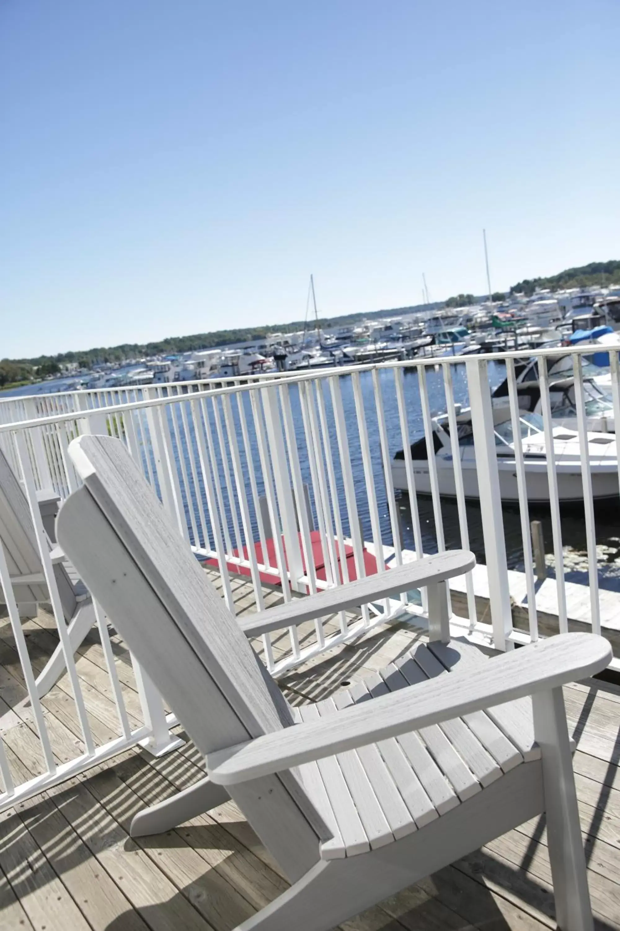 Lake view, Balcony/Terrace in Weathervane Inn