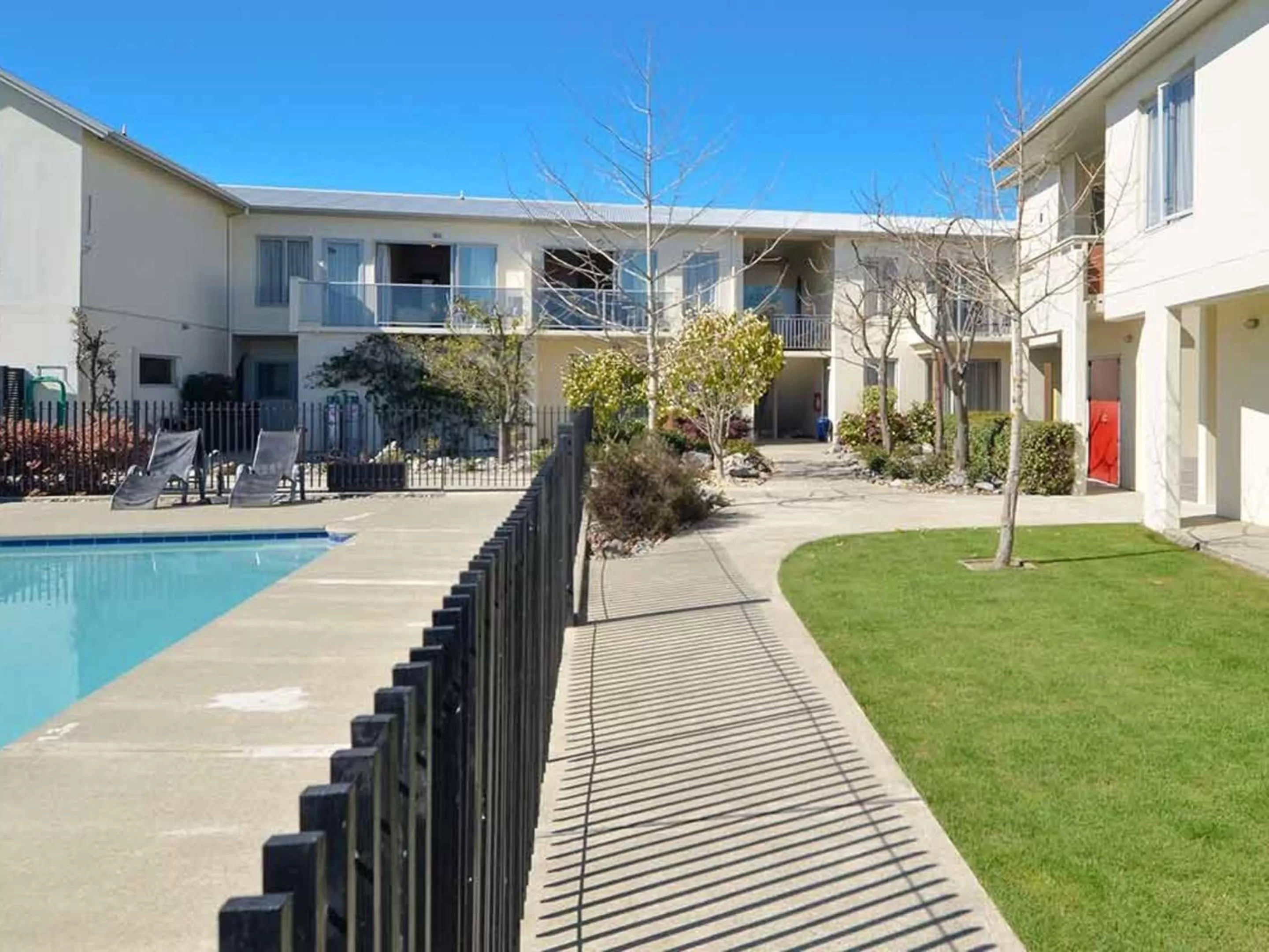 Property building in Parkside Motel