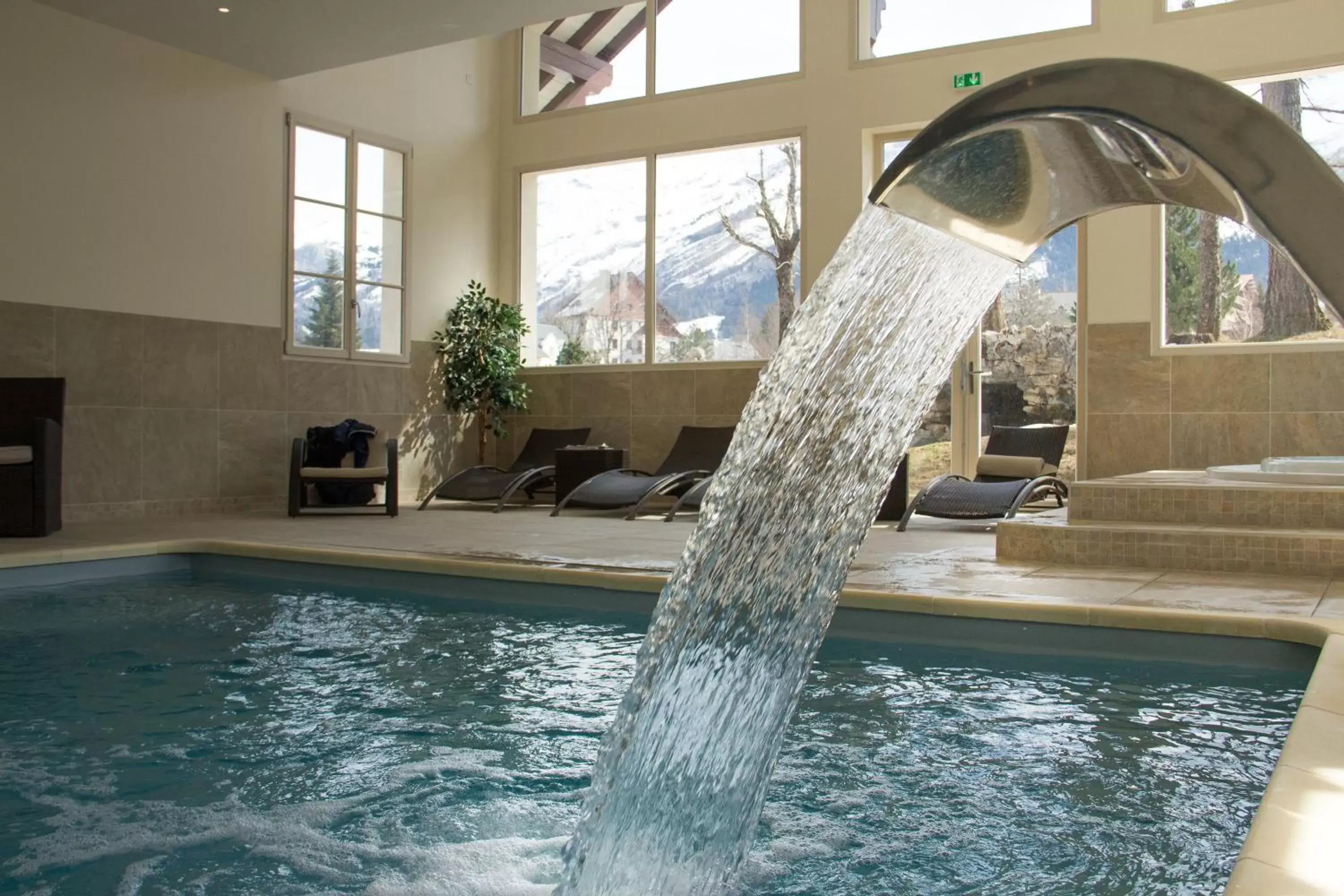 Hot Tub, Swimming Pool in Best Western Grand Hotel de Paris