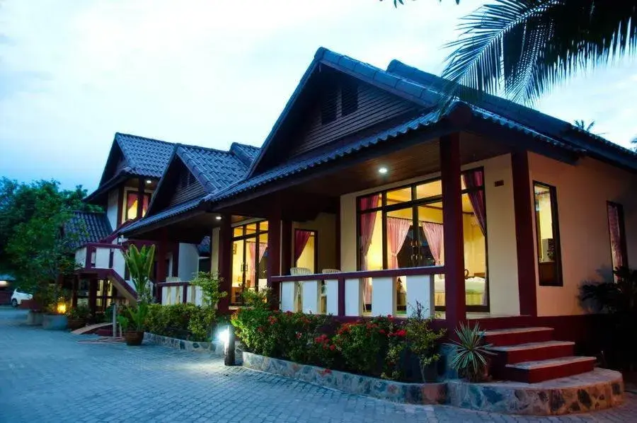 Property Building in Island View Bungalows
