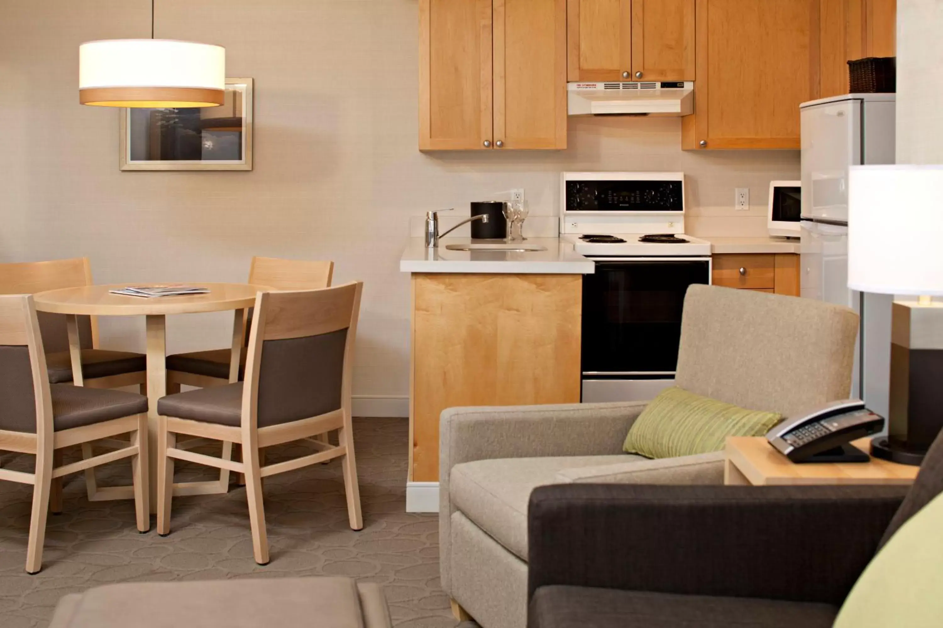Bedroom, Kitchen/Kitchenette in Delta Hotels by Marriott Whistler Village Suites