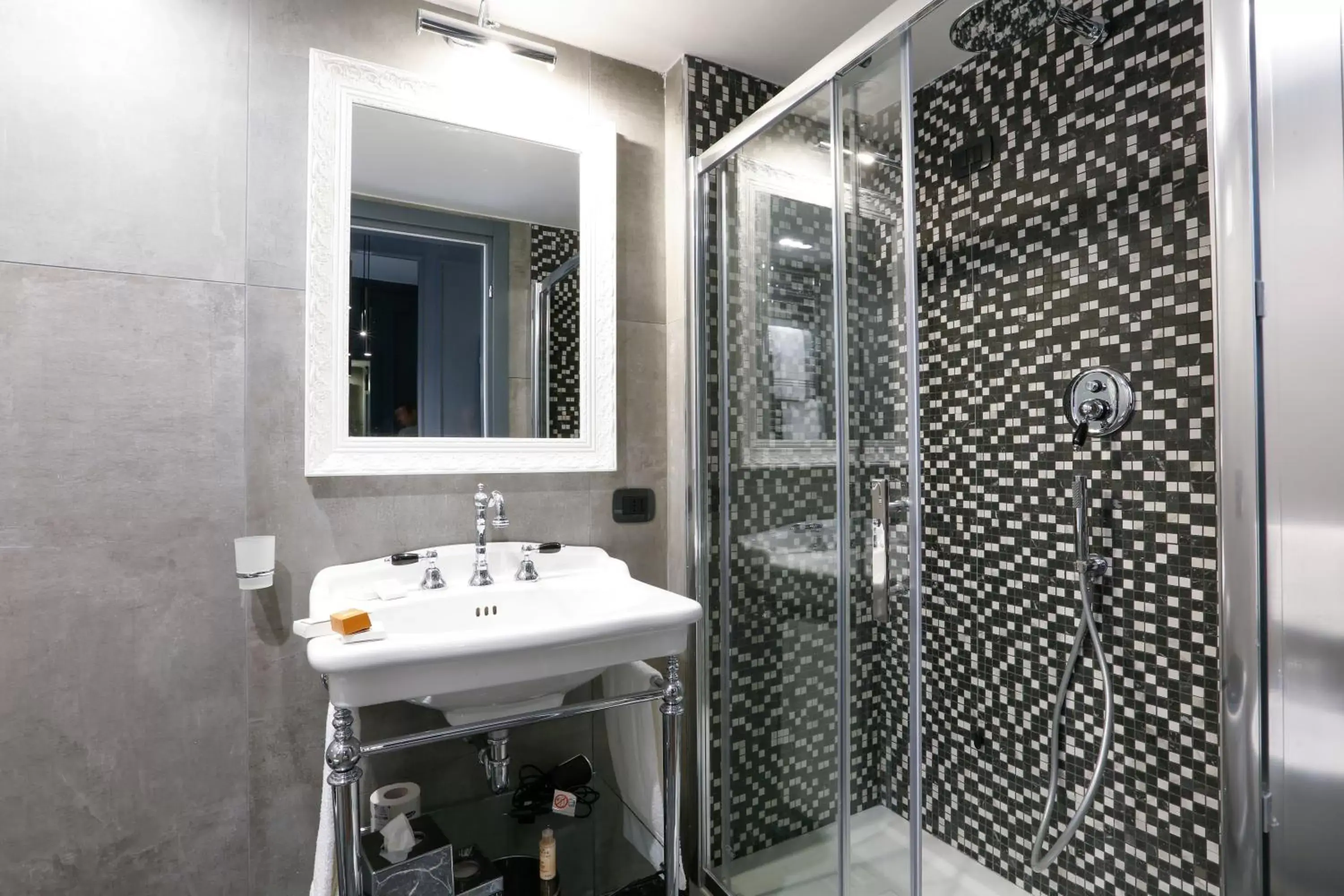 Shower, Bathroom in Saint B Boutique Hotel STB