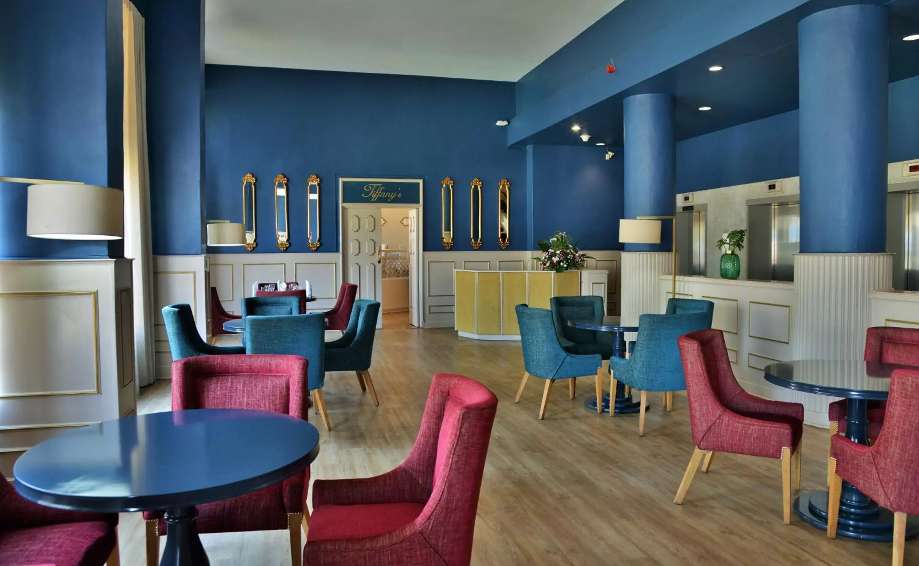 Restaurant/places to eat in Cresta Jameson Hotel Restaurant/places to eat in Cresta Jameson Hotel