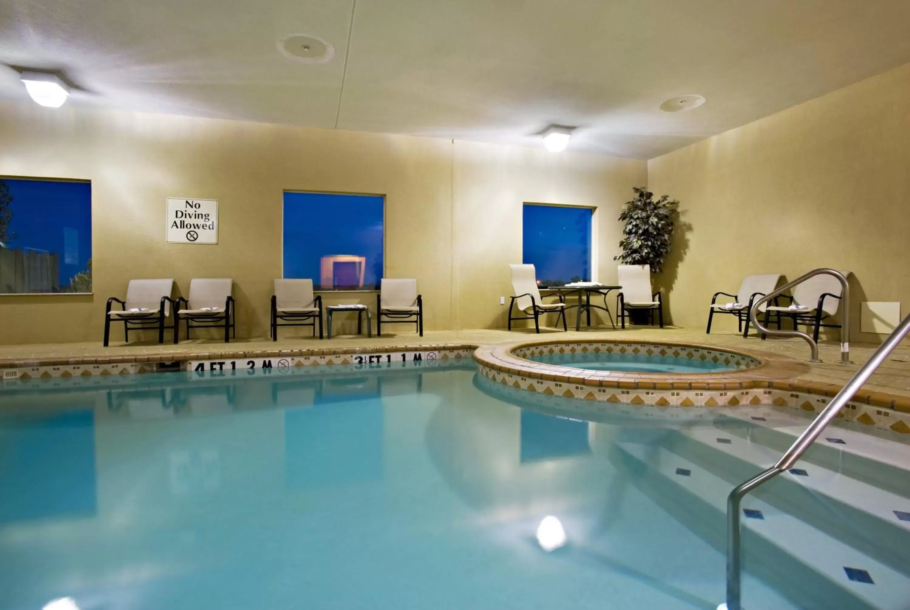 Swimming pool in Holiday Inn Express Sweetwater by IHG Swimming pool in Holiday Inn Express Sweetwater by IHG