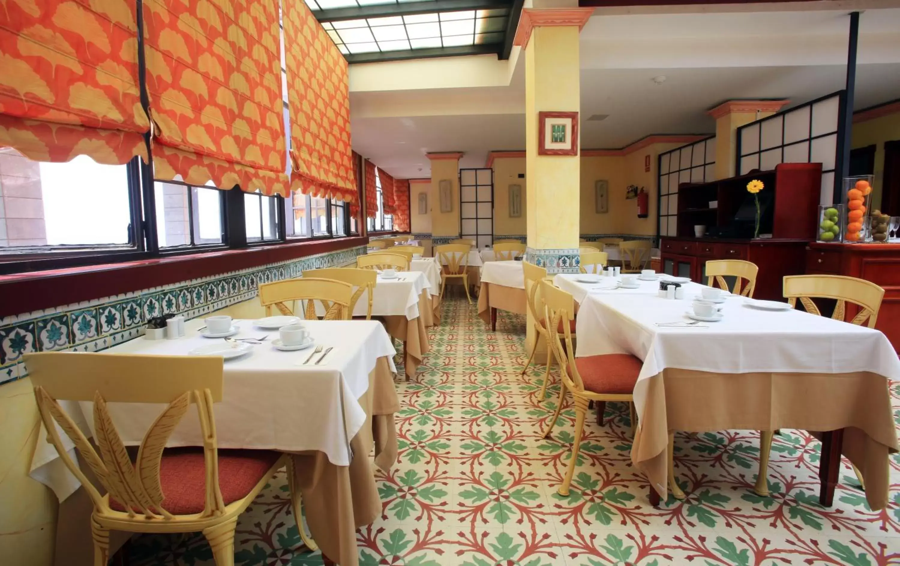 Restaurant/Places to Eat in Labranda Reveron Plaza