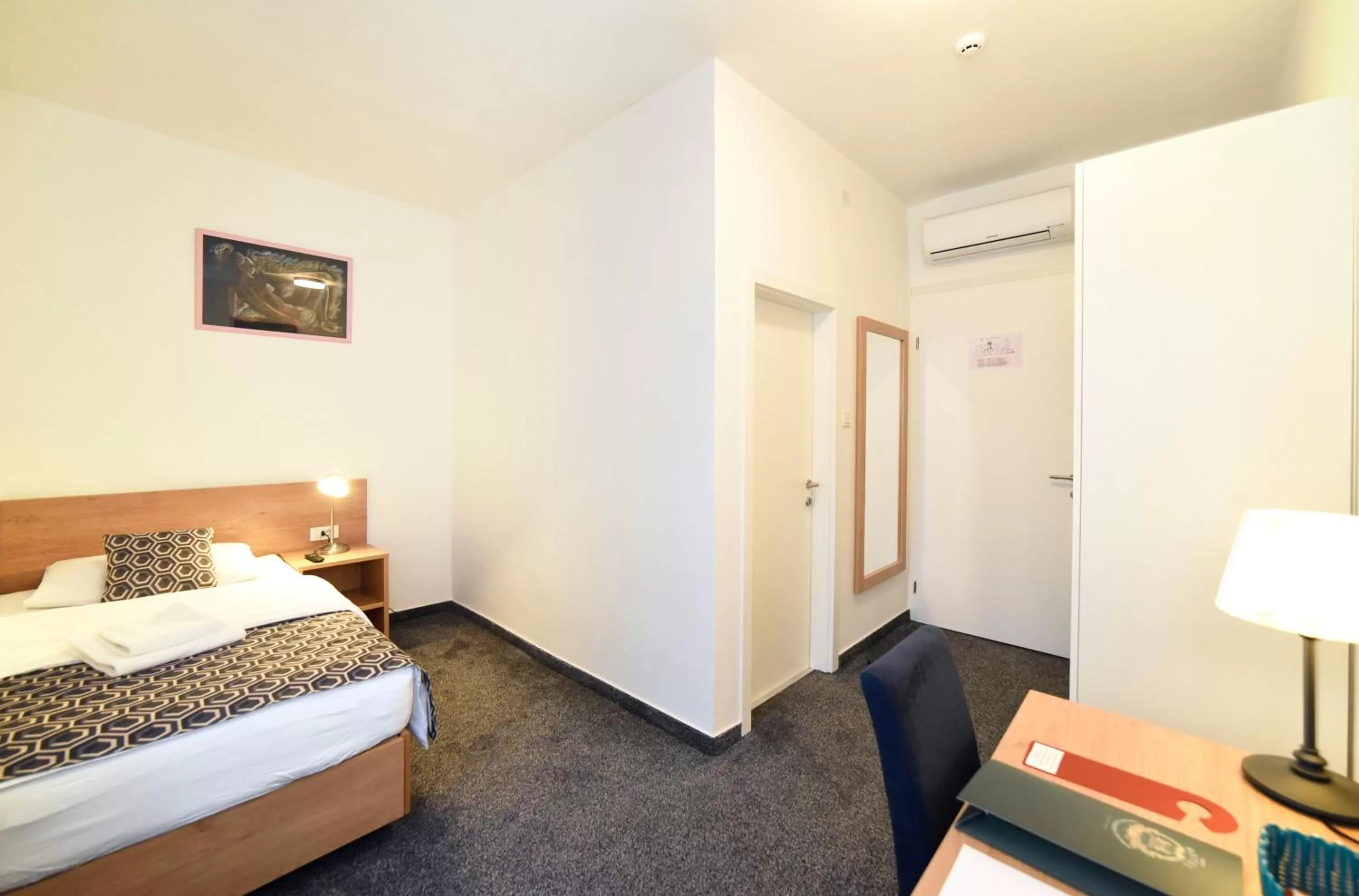 Bedroom, Bed in Hotel Orient Zagreb