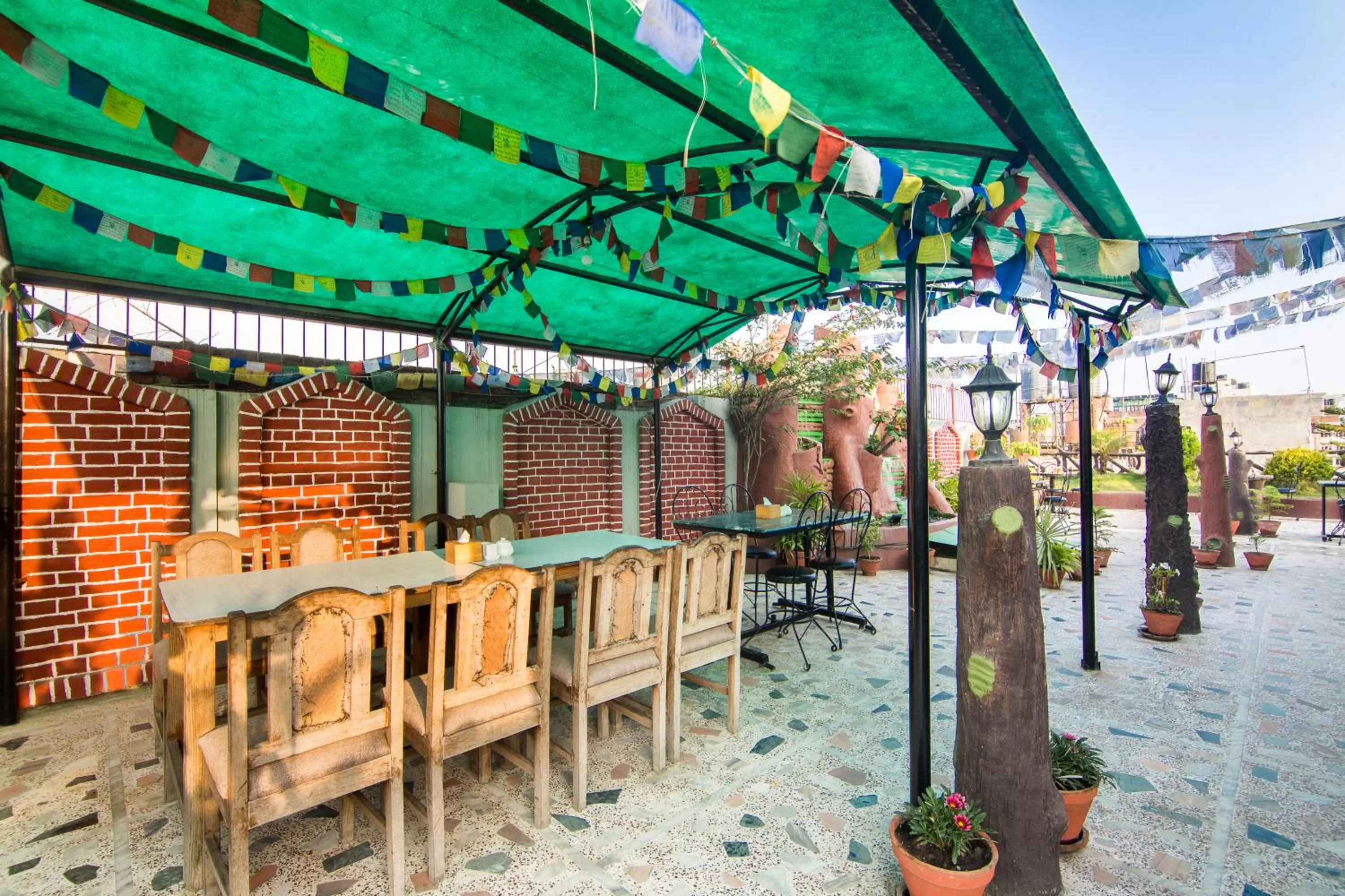 Restaurant/places to eat in Hotel Family Home