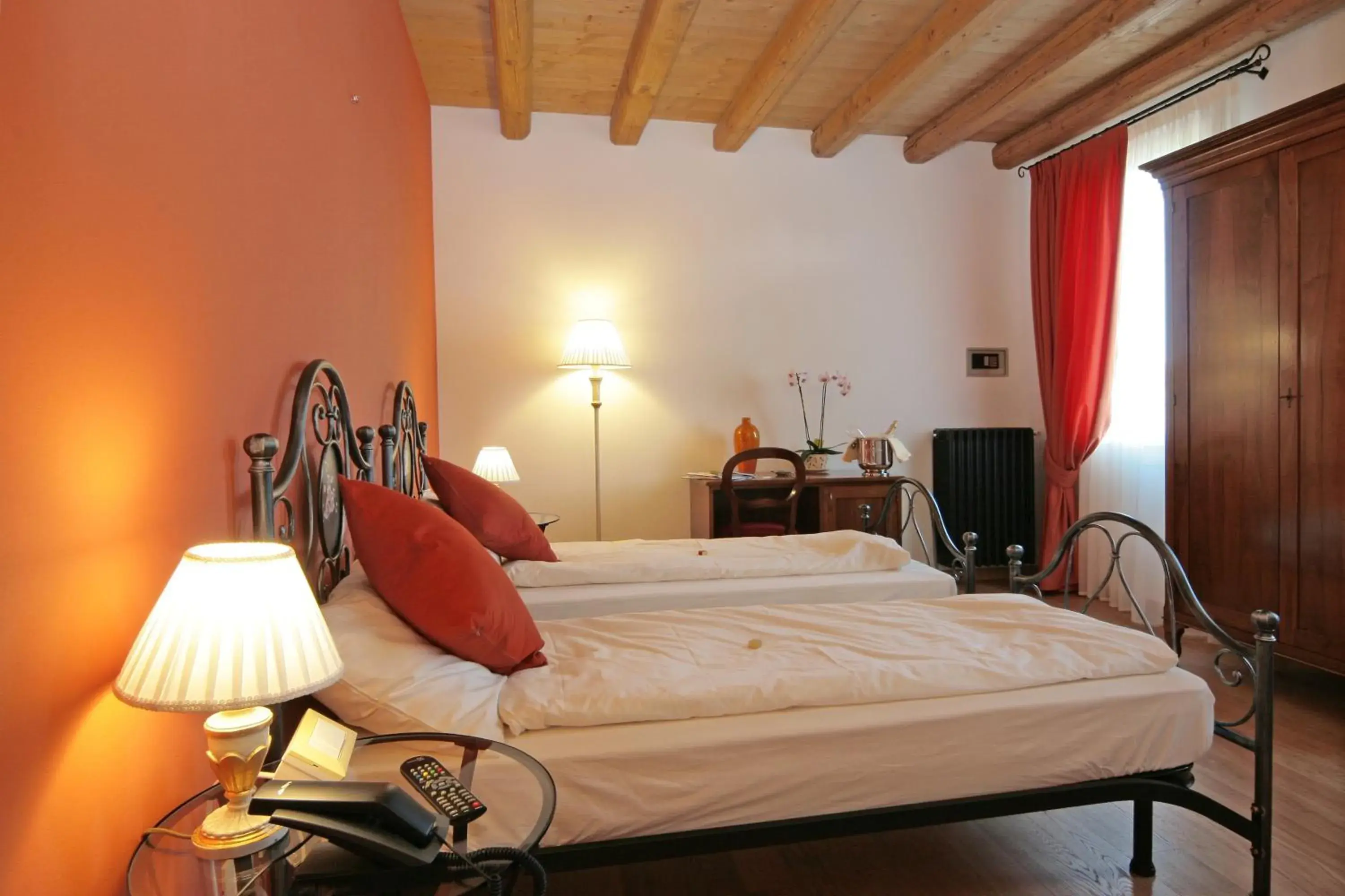 Shower, Bed in Locanda Al Ponte de Fero