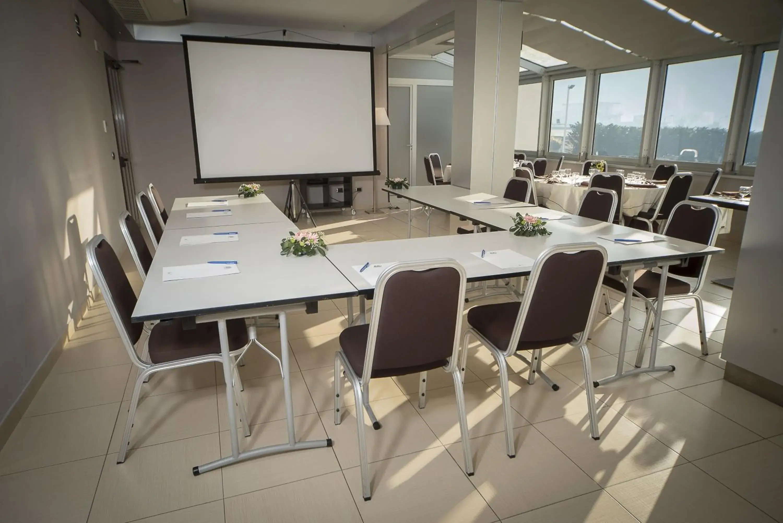 Business facilities in Suites & Residence Hotel