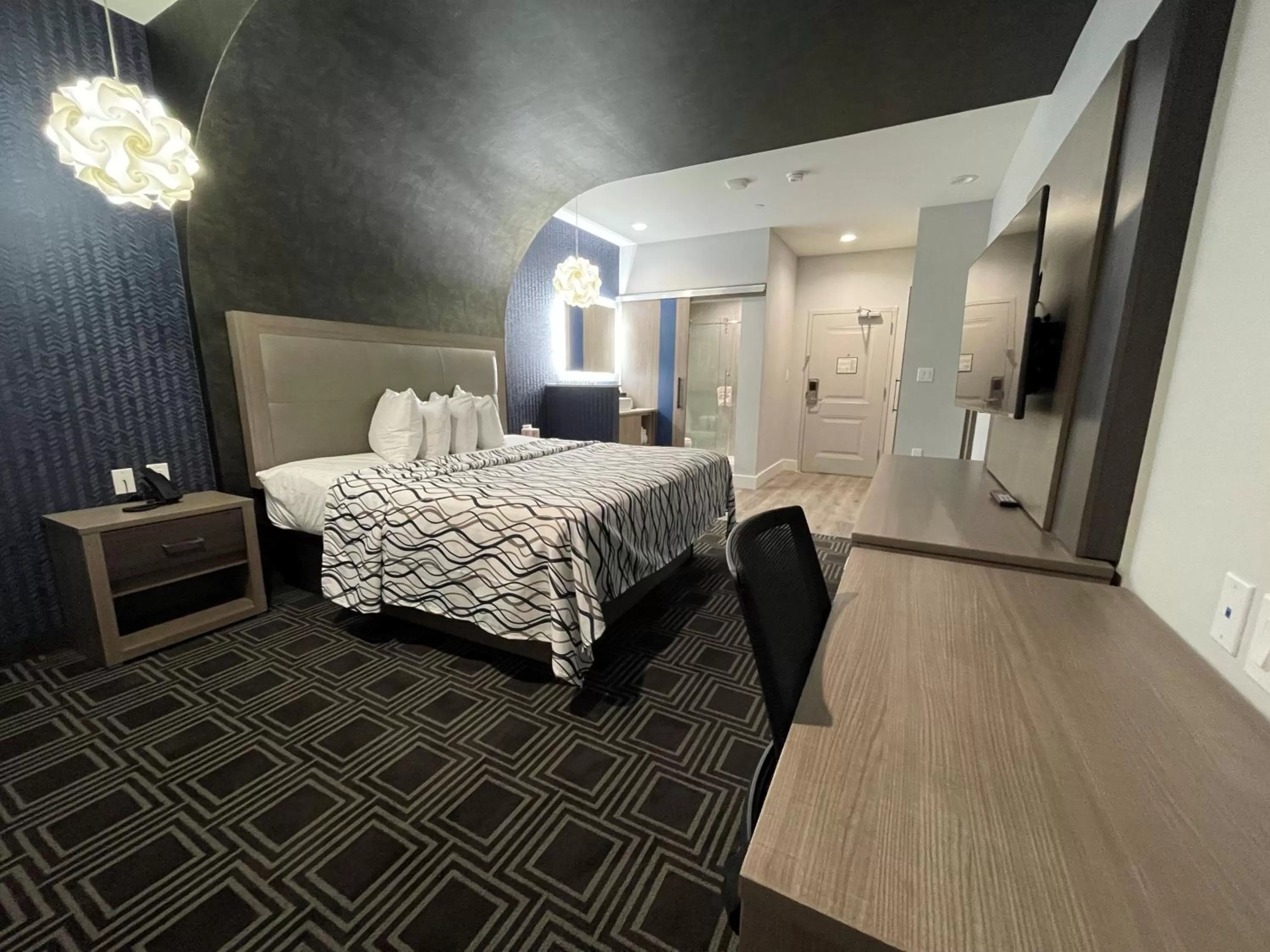 Photo of the whole room, Bed in Palace Inn Blue Houston East Beltway 8