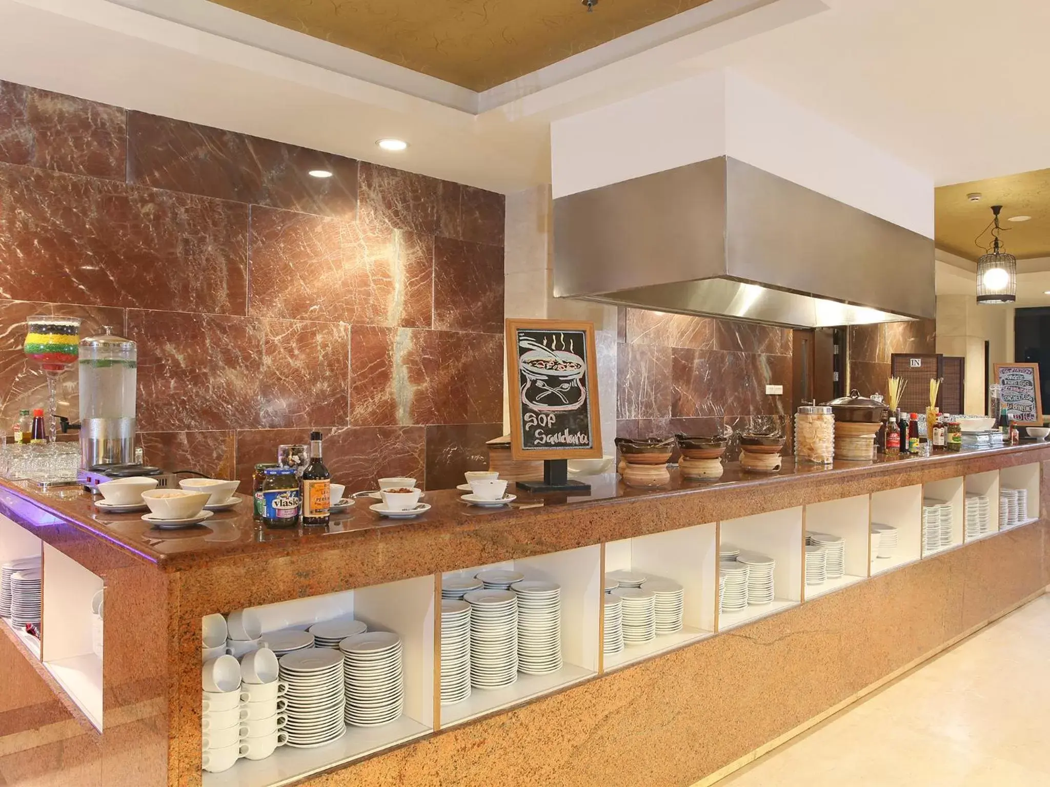 Restaurant/places to eat in Swiss-Belhotel Makassar Restaurant/places to eat in Swiss-Belhotel Makassar