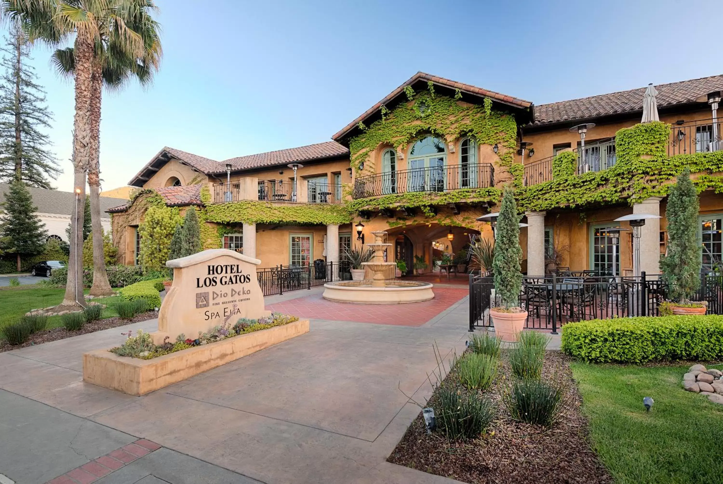 Facade/entrance, Property Building in Hotel Los Gatos