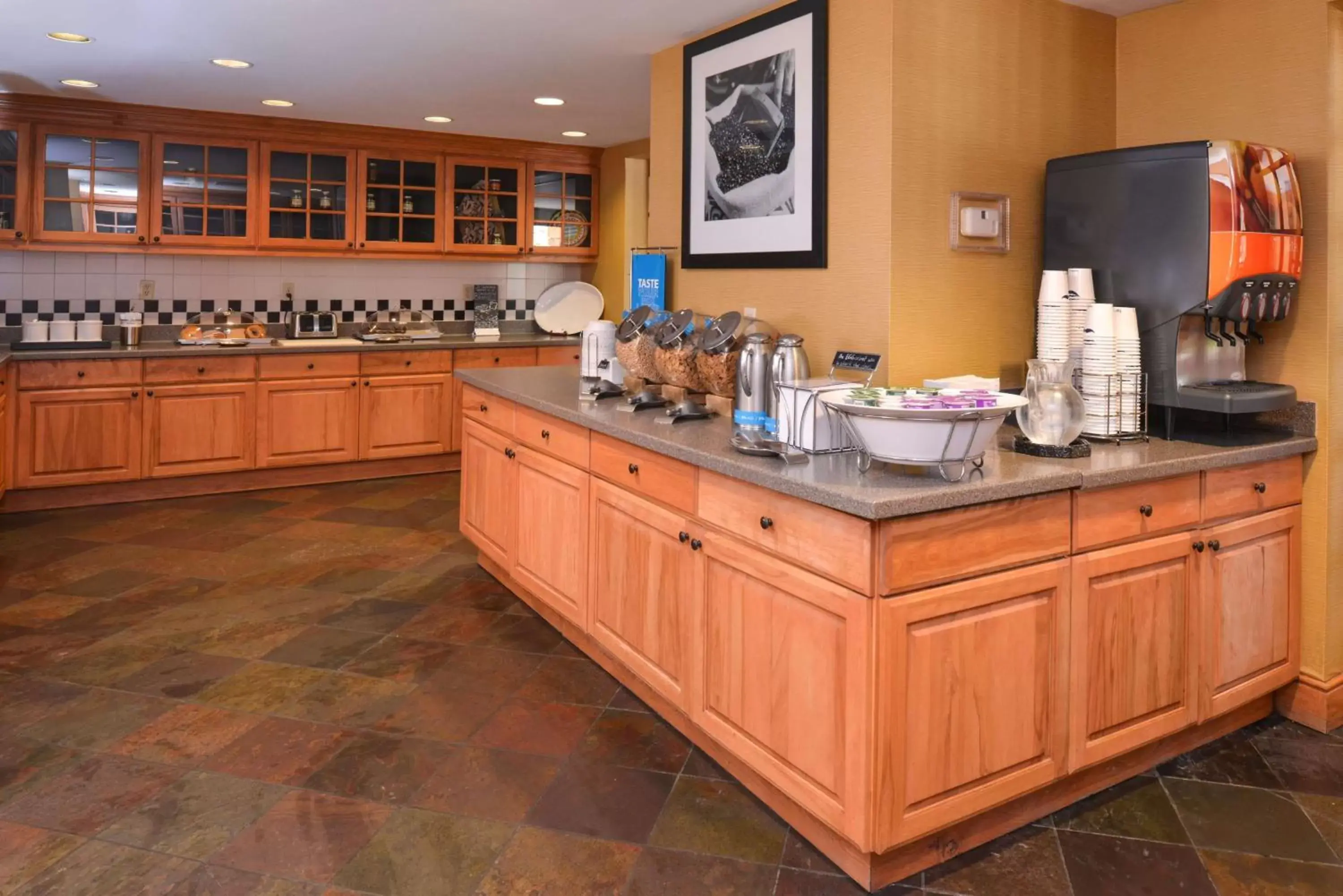 Breakfast in Hampton Inn & Suites Pueblo-Southgate Breakfast in Hampton Inn & Suites Pueblo-Southgate