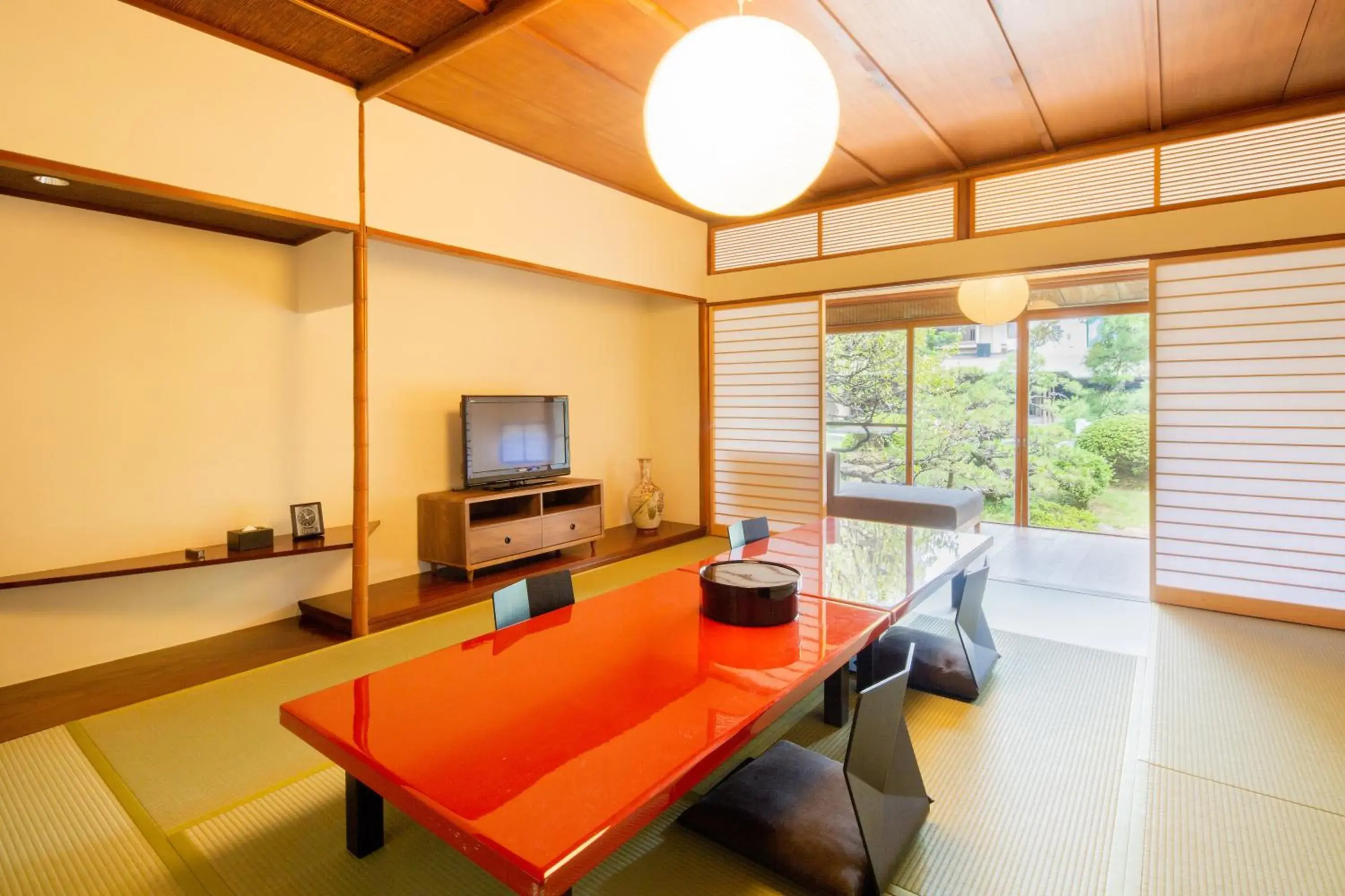 Photo of the whole room, Dining Area in Art Hotel Kokura New Tagawa