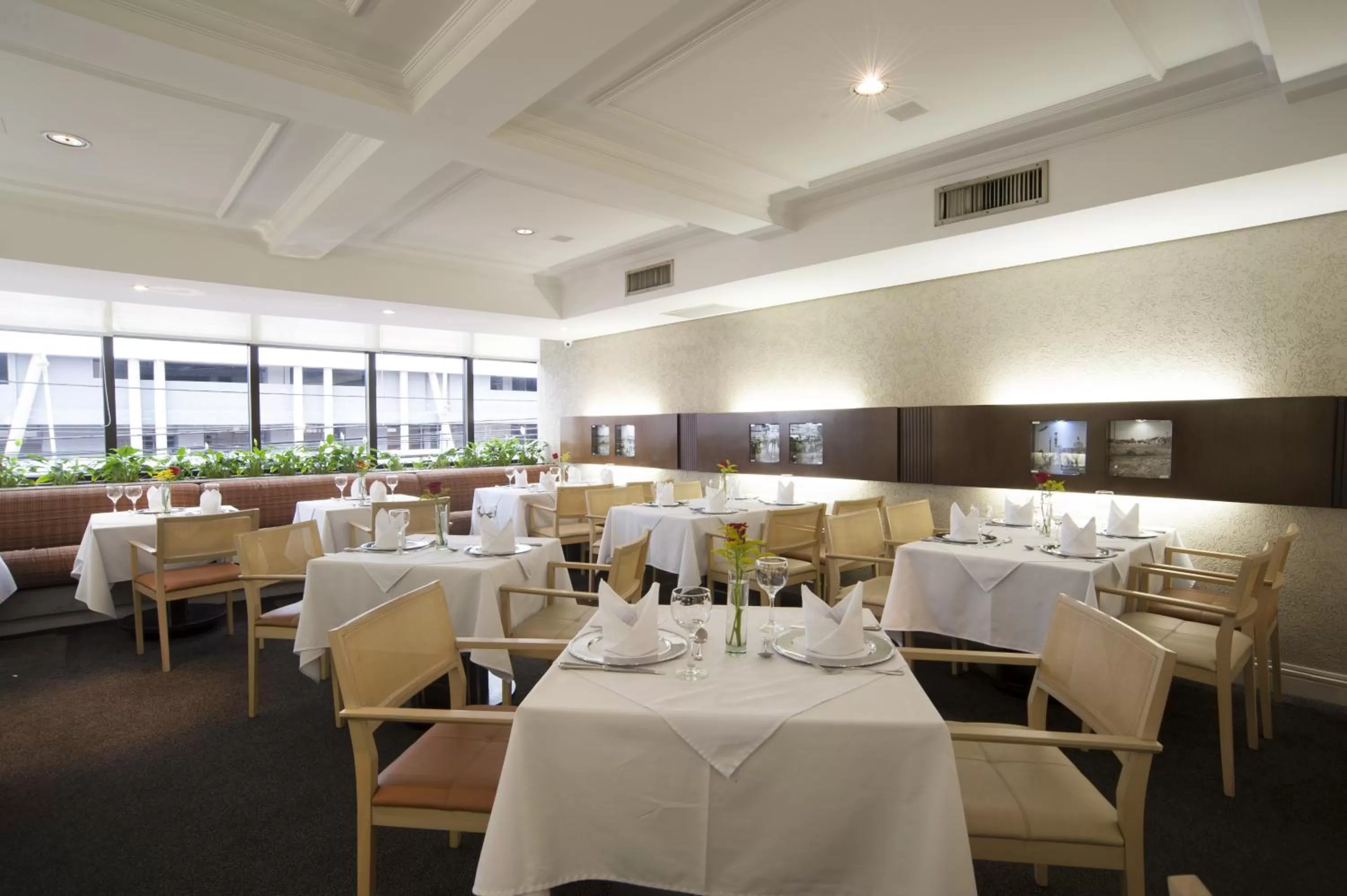 Restaurant/places to eat in Hotel Victoria Villa Curitiba by Nacional Inn