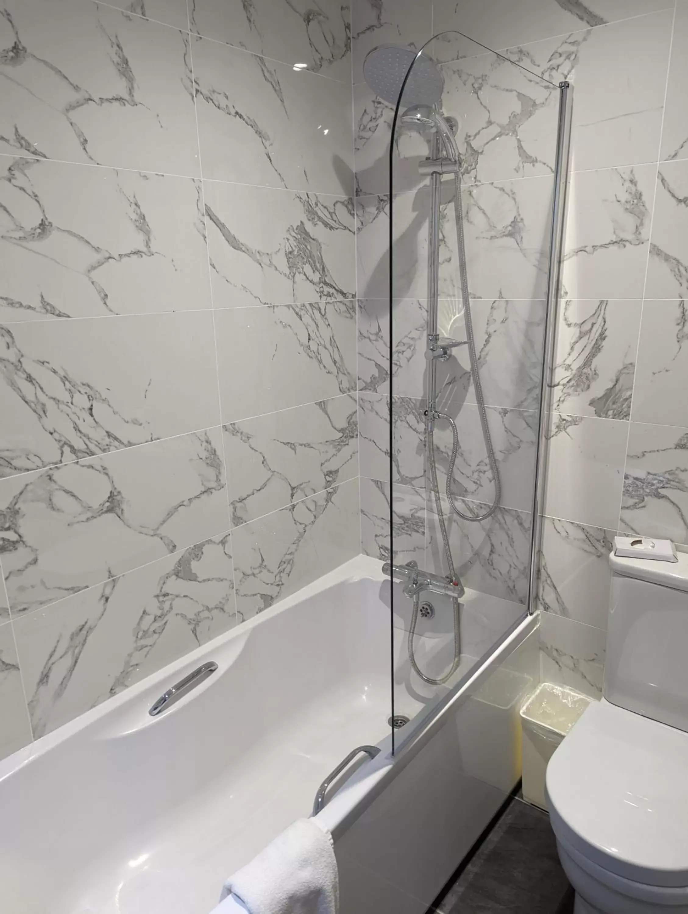 Shower, Bathroom in Suncliff Hotel - OCEANA COLLECTION