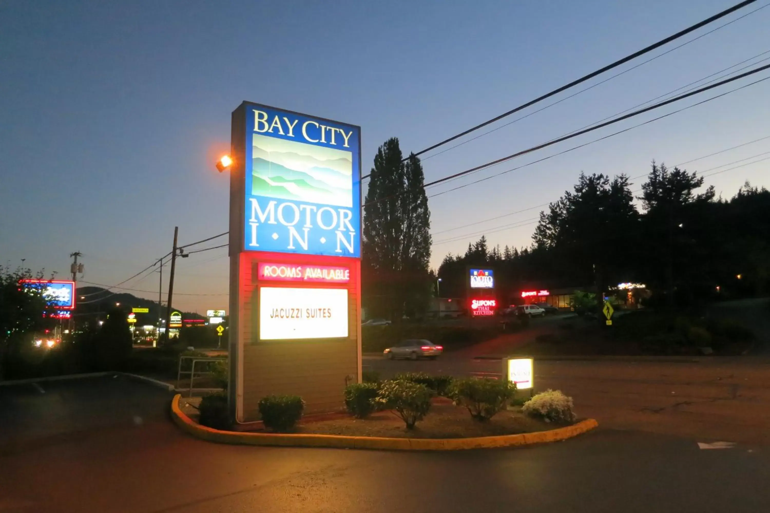 Night, Property Building in Bay City Motor Inn