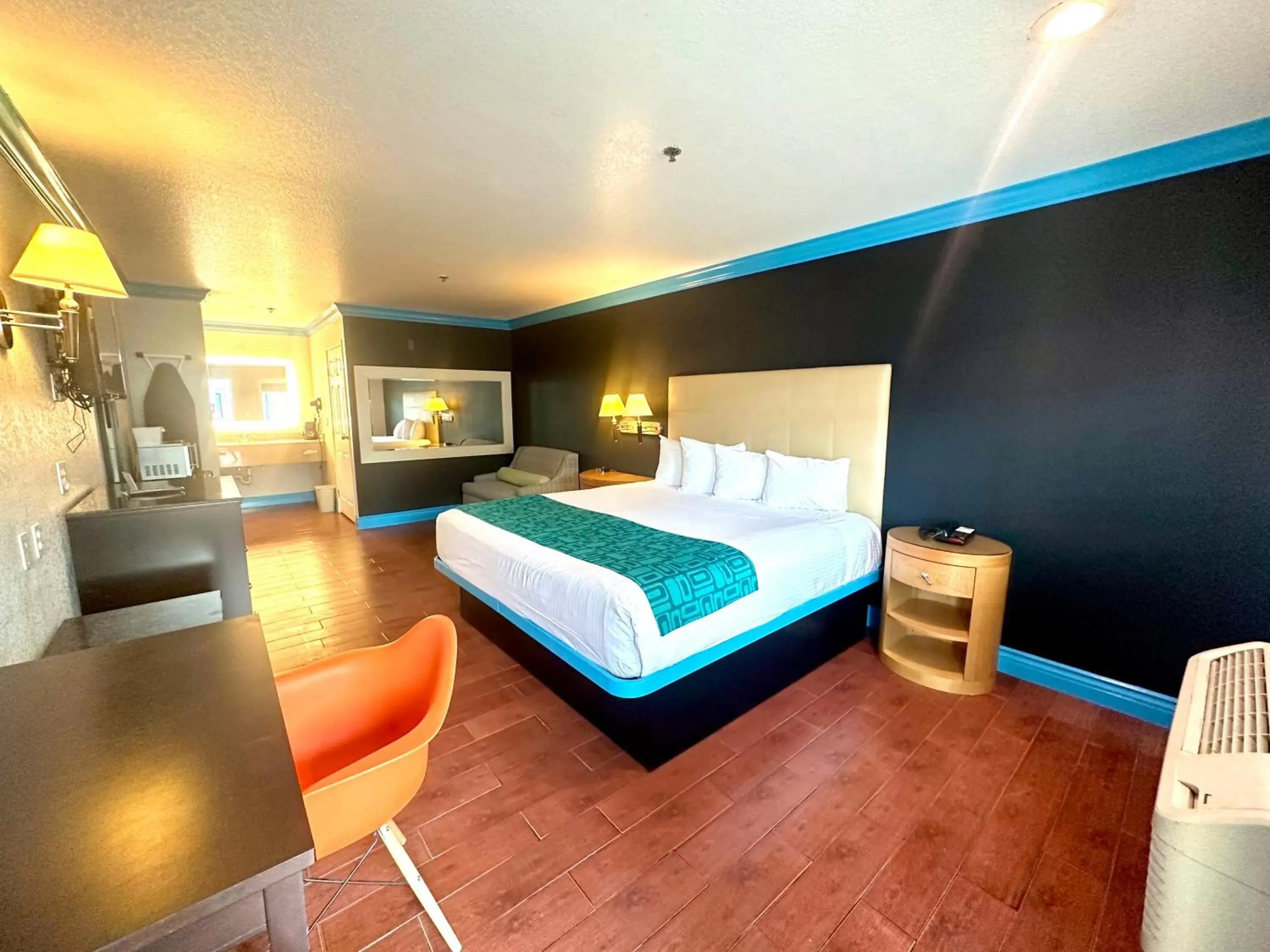 Photo of the whole room, Bed in Casa Blanca Hotel & Suites Orange