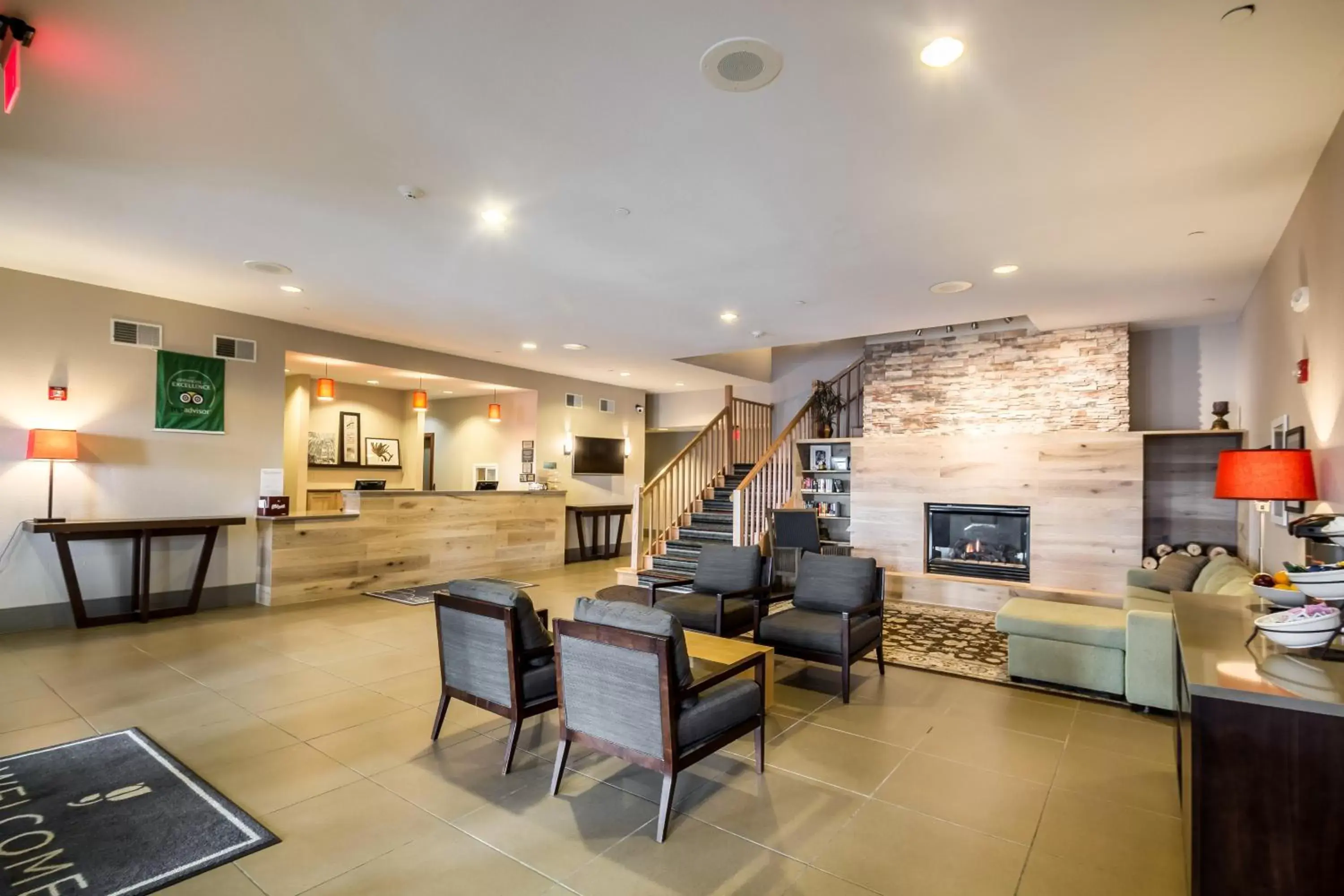 Library, Seating Area in Country Inn & Suites by Radisson, Fond du Lac, WI