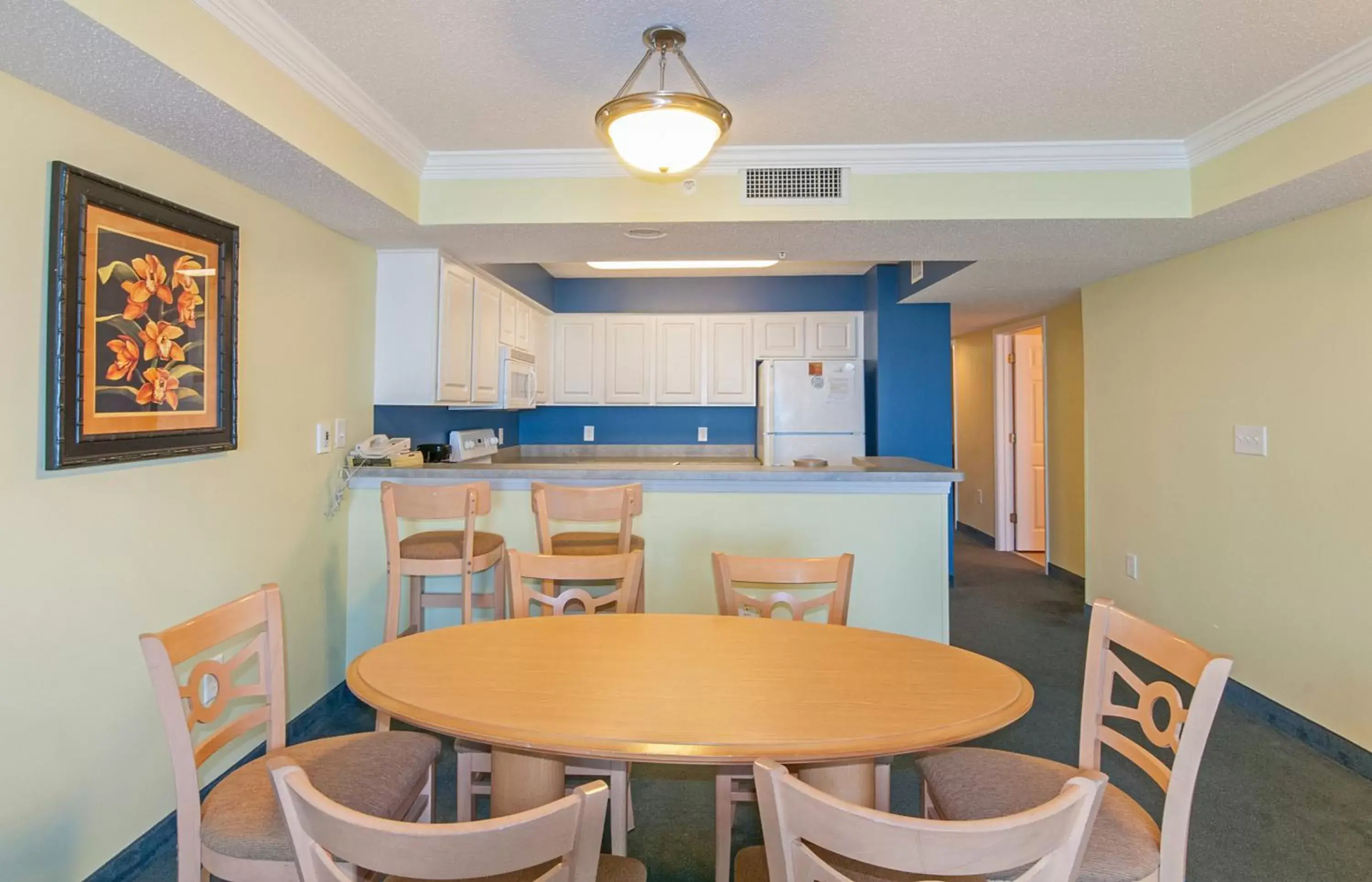 Dining area, Kitchen/Kitchenette in Paradise Resort