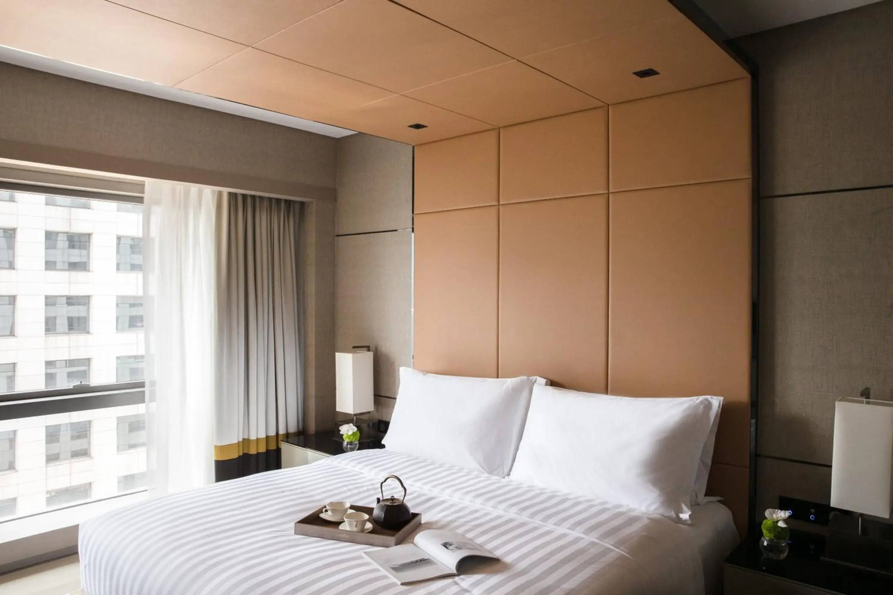 Bed in Jumeirah Living Guangzhou - Complimentary Shuttle Bus to Canton Fair Complex during Canton Fair period