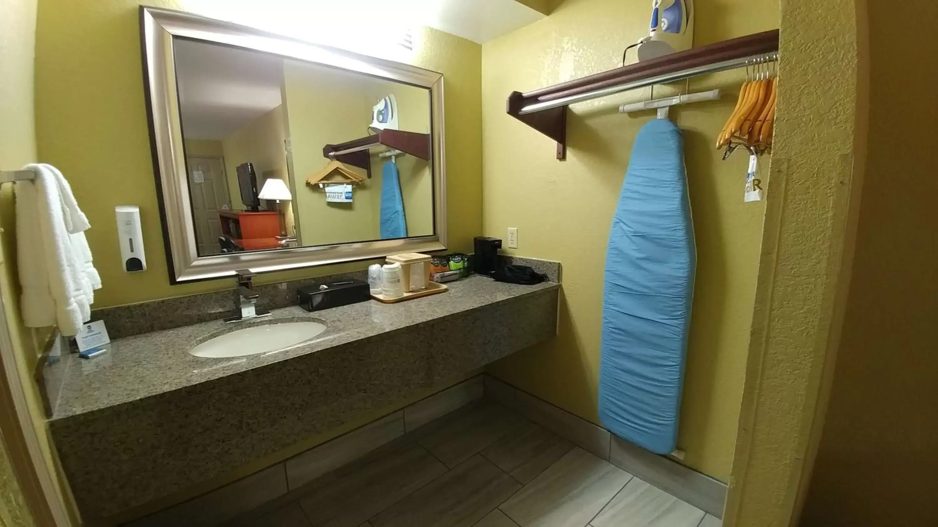 Bathroom in Best Western Jacksonville near Little Rock Air Force Base Bathroom in Best Western Jacksonville near Little Rock Air Force Base