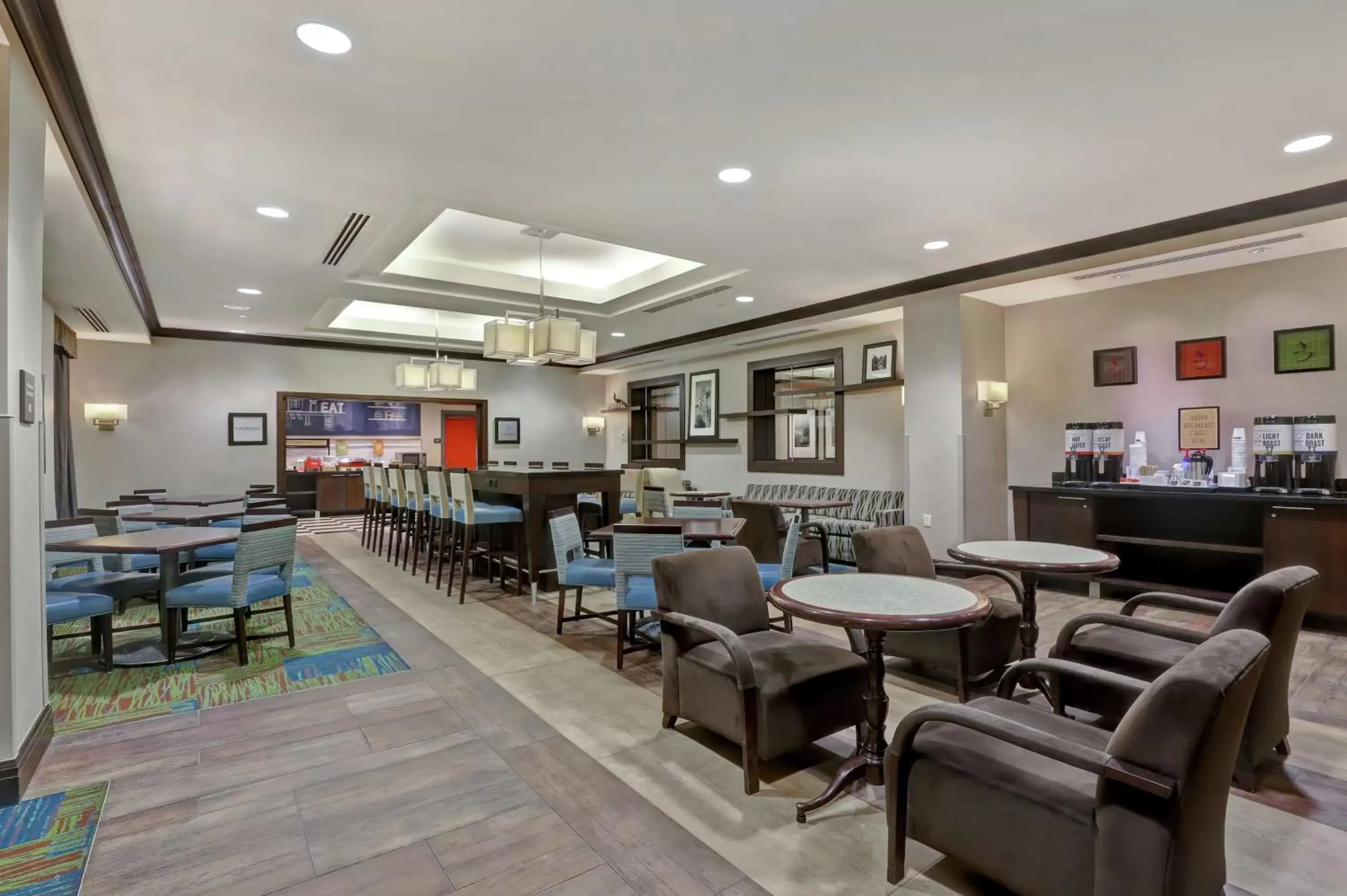 Breakfast in Hampton Inn by Hilton Toronto Airport Corporate Centre Breakfast in Hampton Inn by Hilton Toronto Airport Corporate Centre