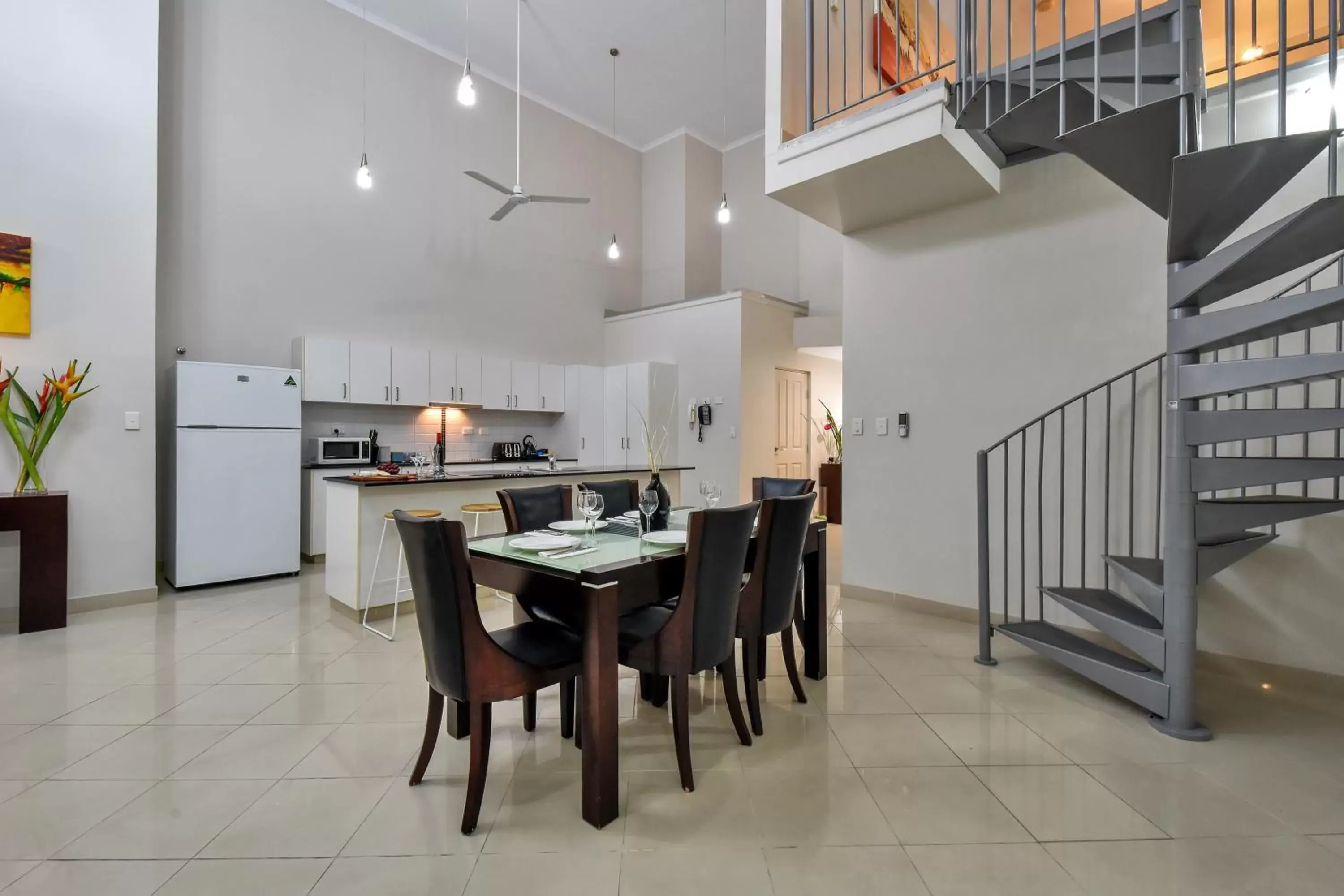 Kitchen or kitchenette, Dining Area in Argus Apartments Darwin