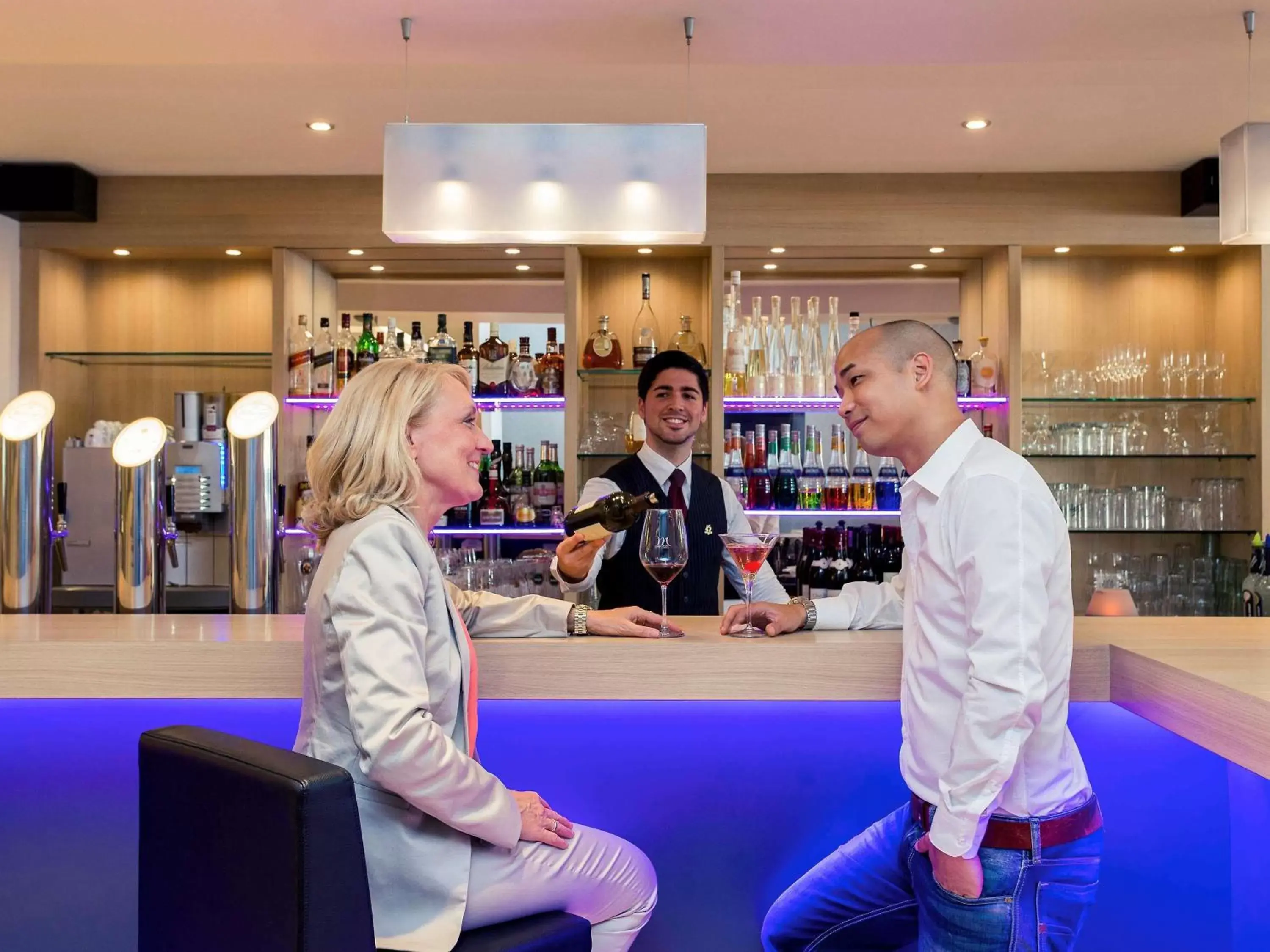 Lounge or bar in Mercure Hotel Duisburg City