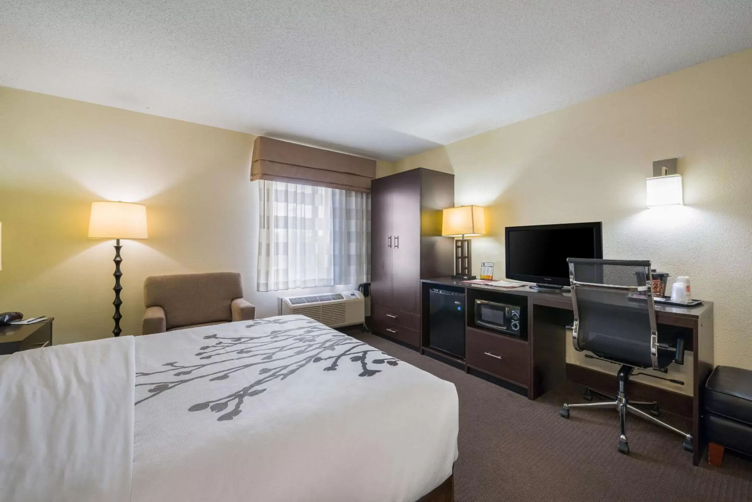 Photo of the whole room, TV/Entertainment Center in Sleep Inn Statesville I-40