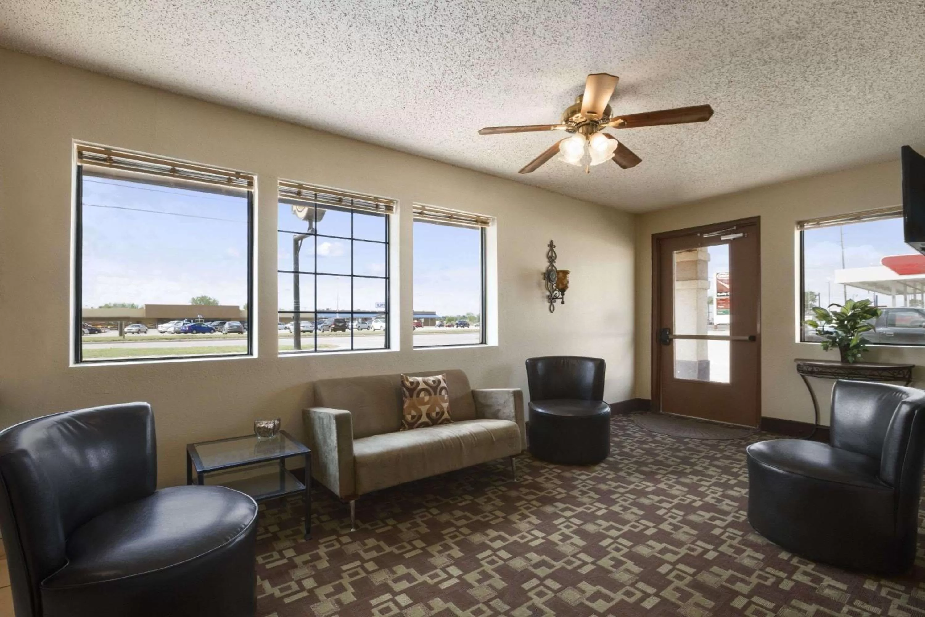 Lobby or reception in Super 8 by Wyndham Blackwell