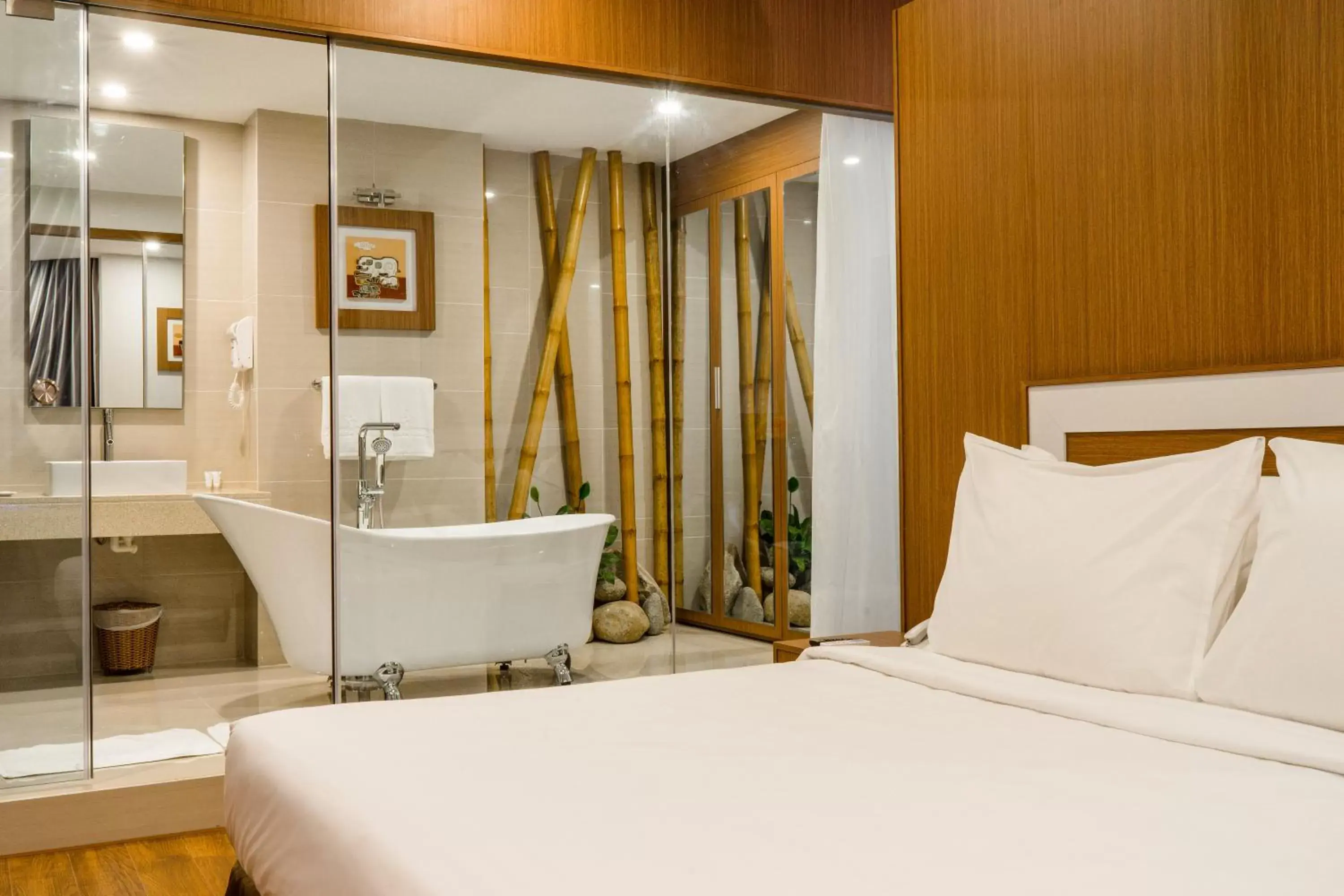 Bathroom, Bed in An Vista Hotel