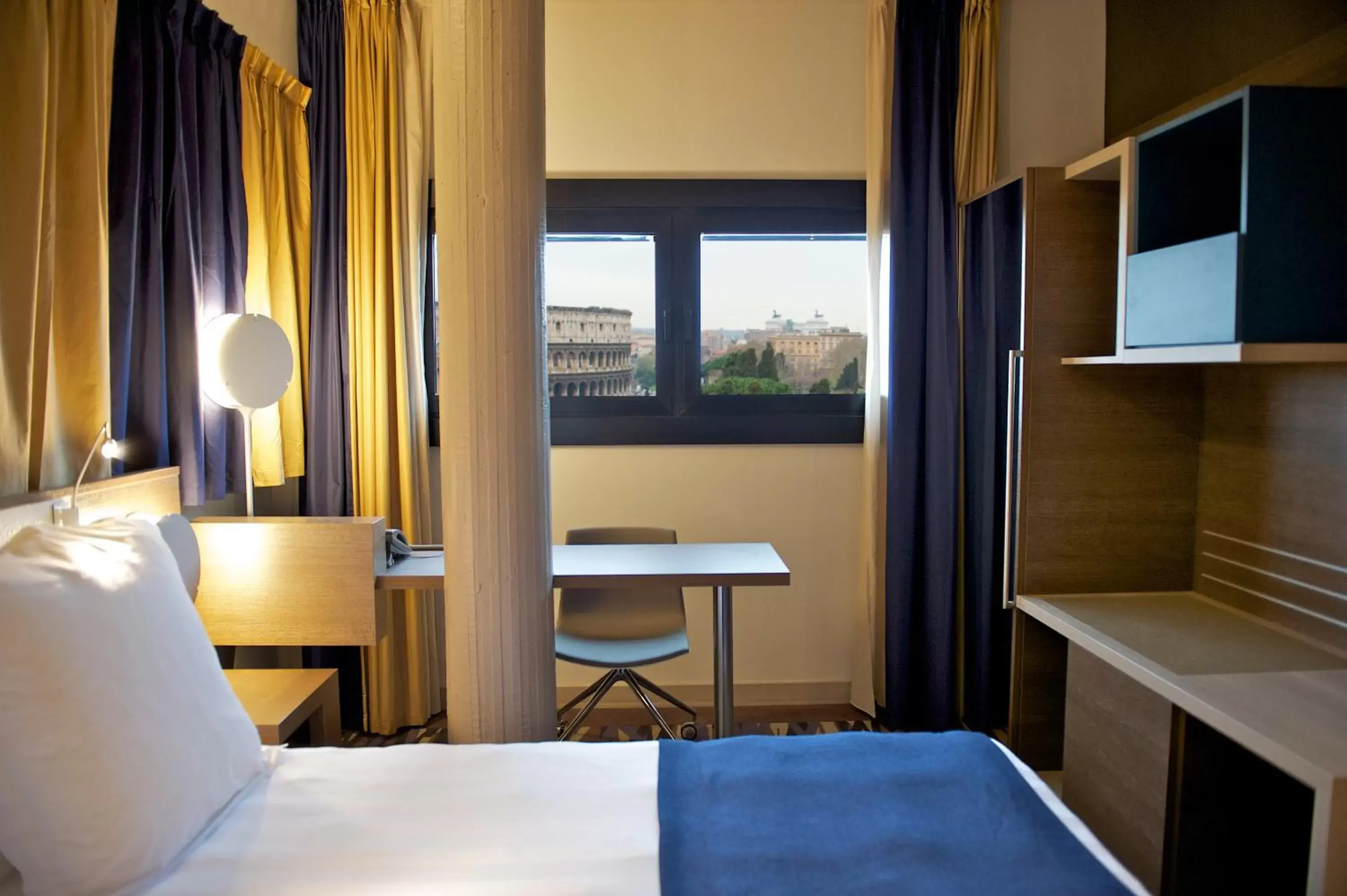 Photo of the whole room, Bed in Mercure Roma Centro Colosseo
