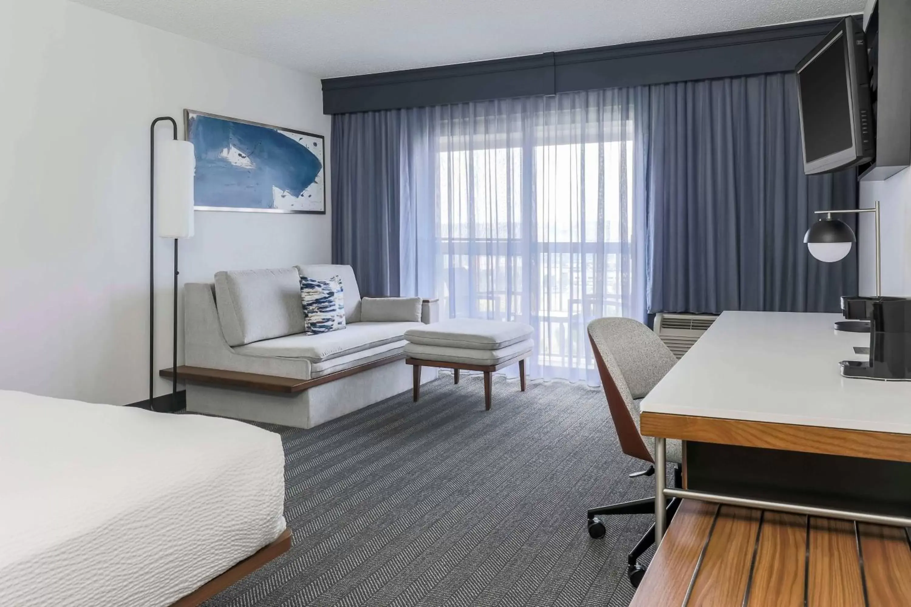 Photo of the whole room, TV/Entertainment Center in Courtyard by Marriott Denver Golden/Red Rocks