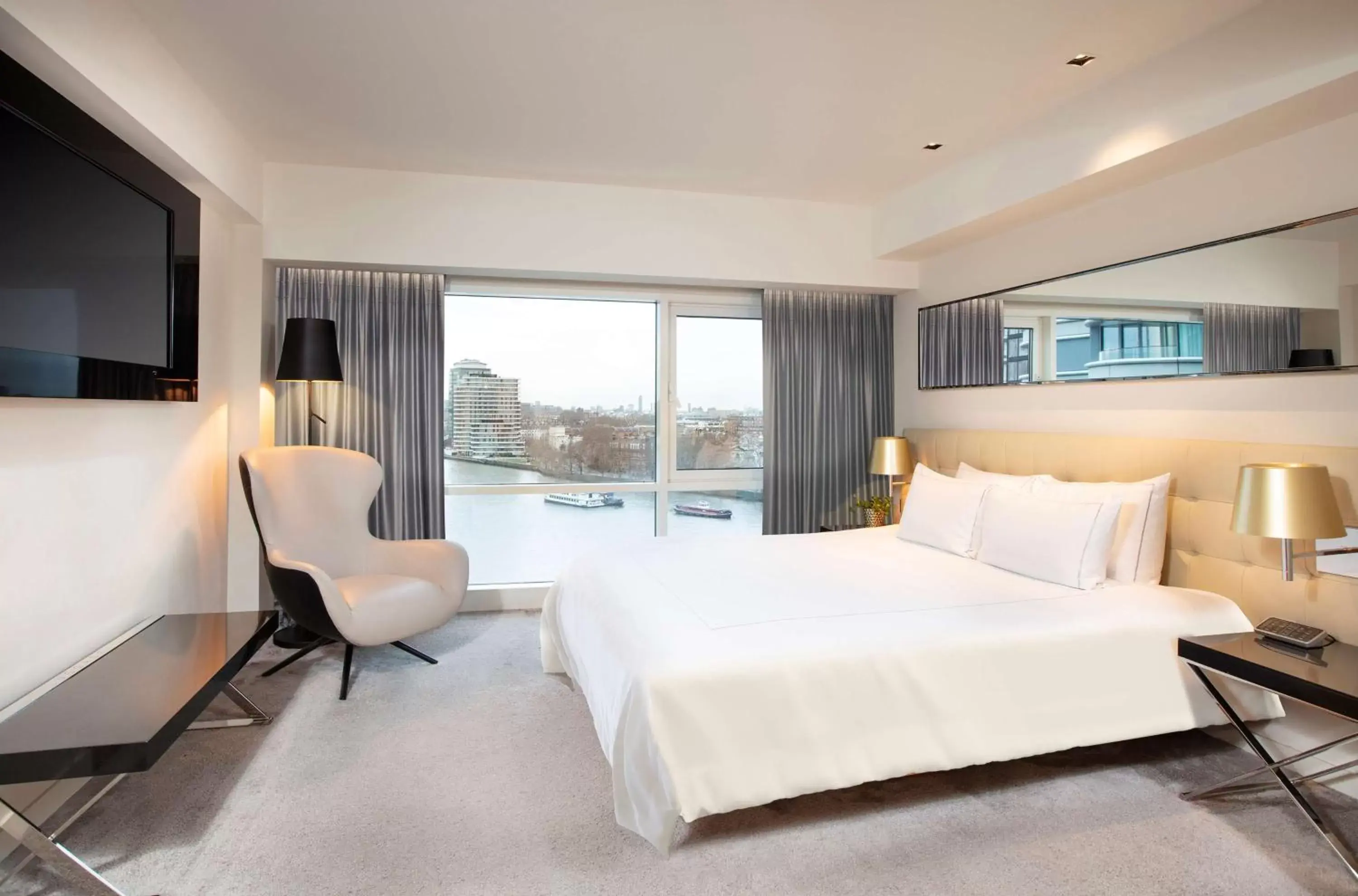 Photo of the whole room in Park Plaza London Riverbank