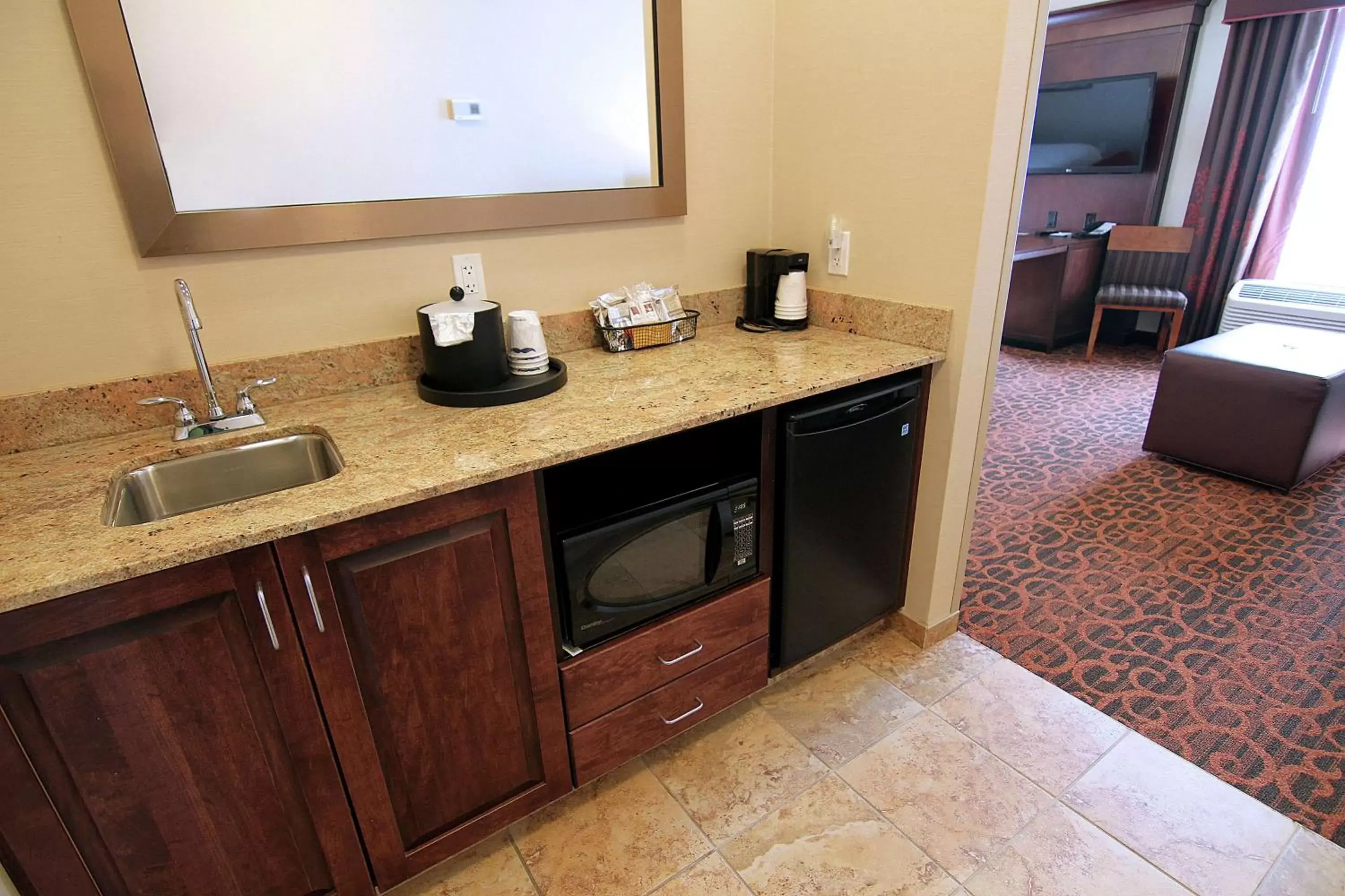 Photo of the whole room, Kitchen/Kitchenette in Hampton Inn & Suites Grand Forks