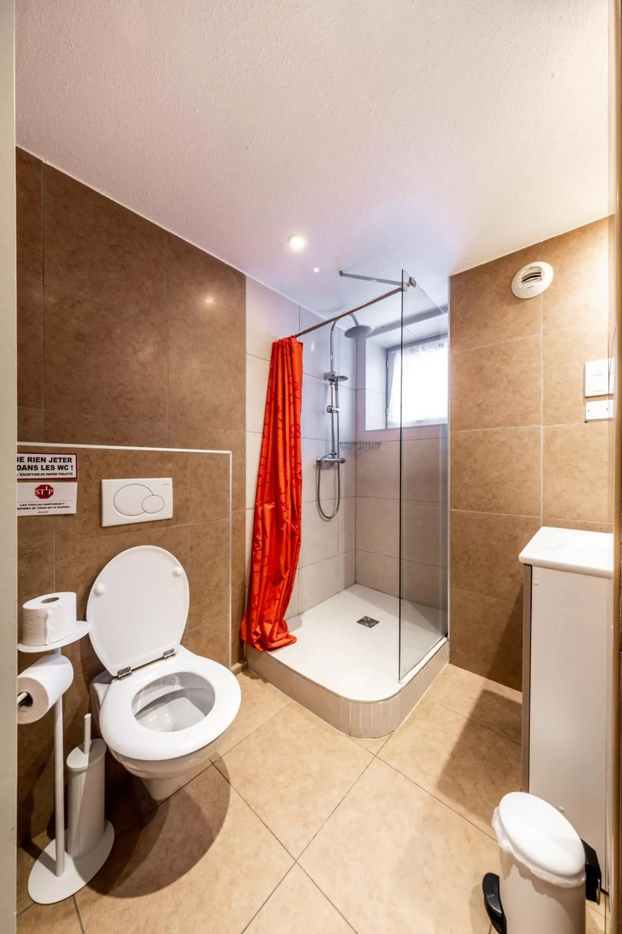 Bathroom in Résidence Chateau d'Acotz - Avec piscine à 600m des plages à Saint-Jean-de-Luz