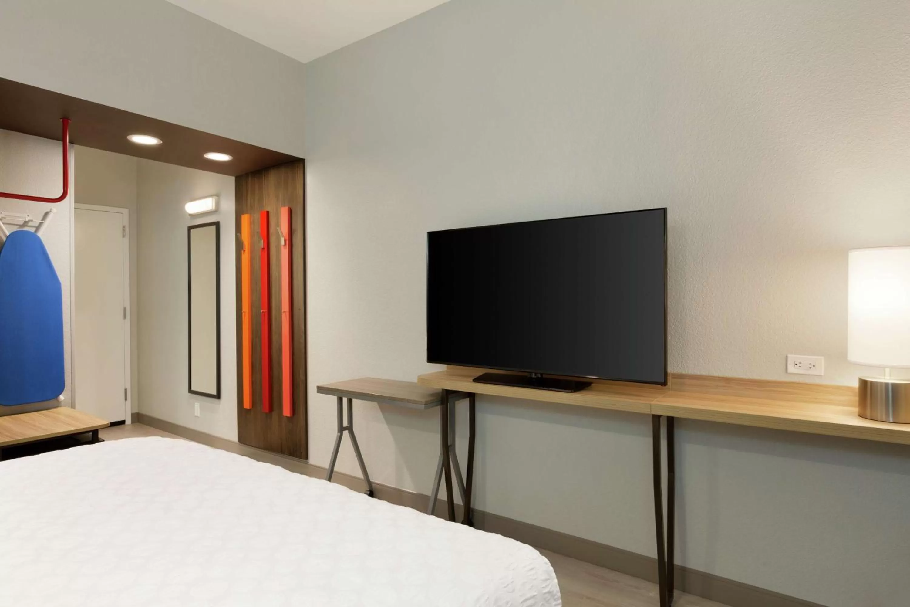 Photo of the whole room, Bed in Tru by Hilton St. Charles St. Louis